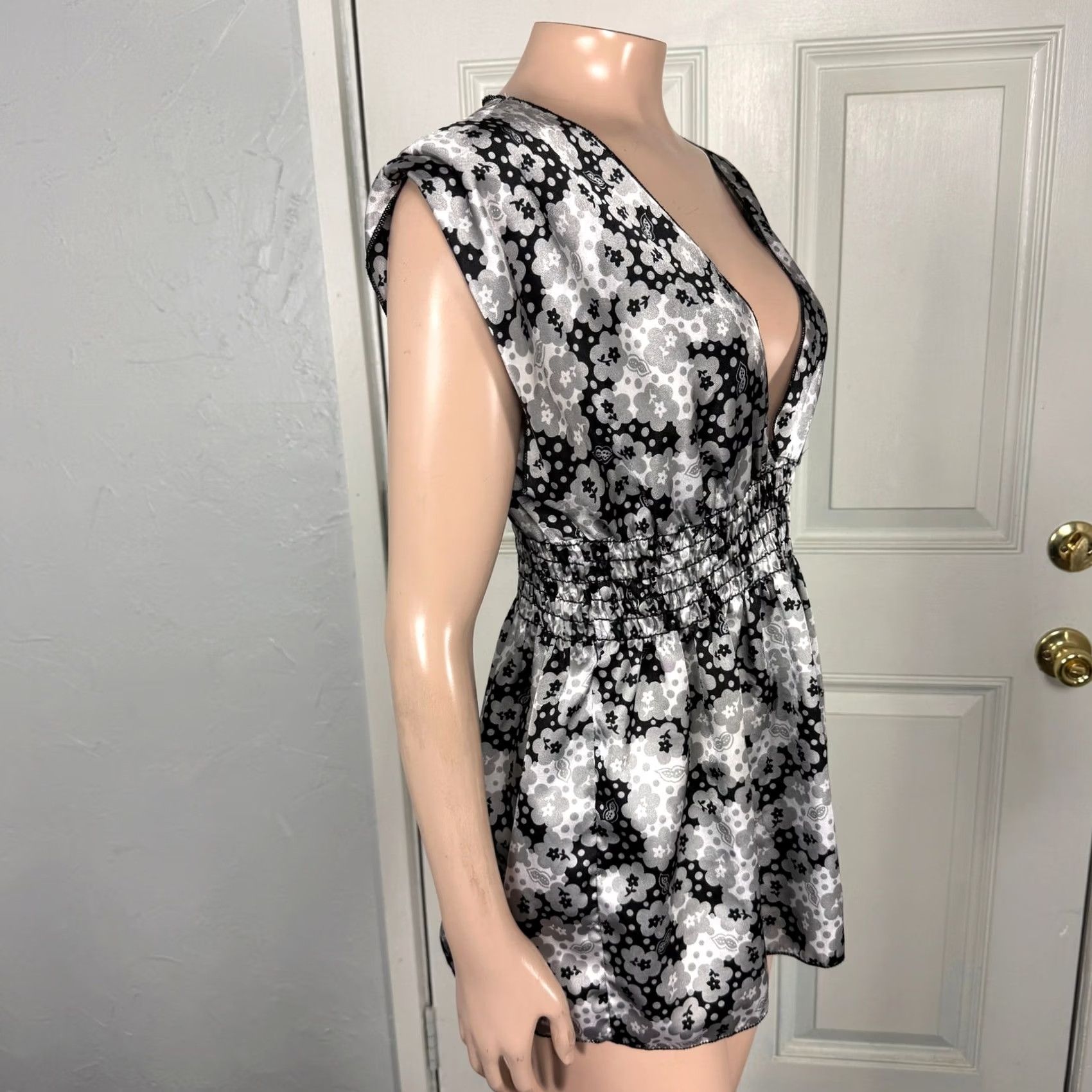 Vintage VINTAGE Love Me Kiss Me Shirt L White Y2K Floral Satin Smocked Retro USA Size L / US 10 / IT 46 - 5 Thumbnail