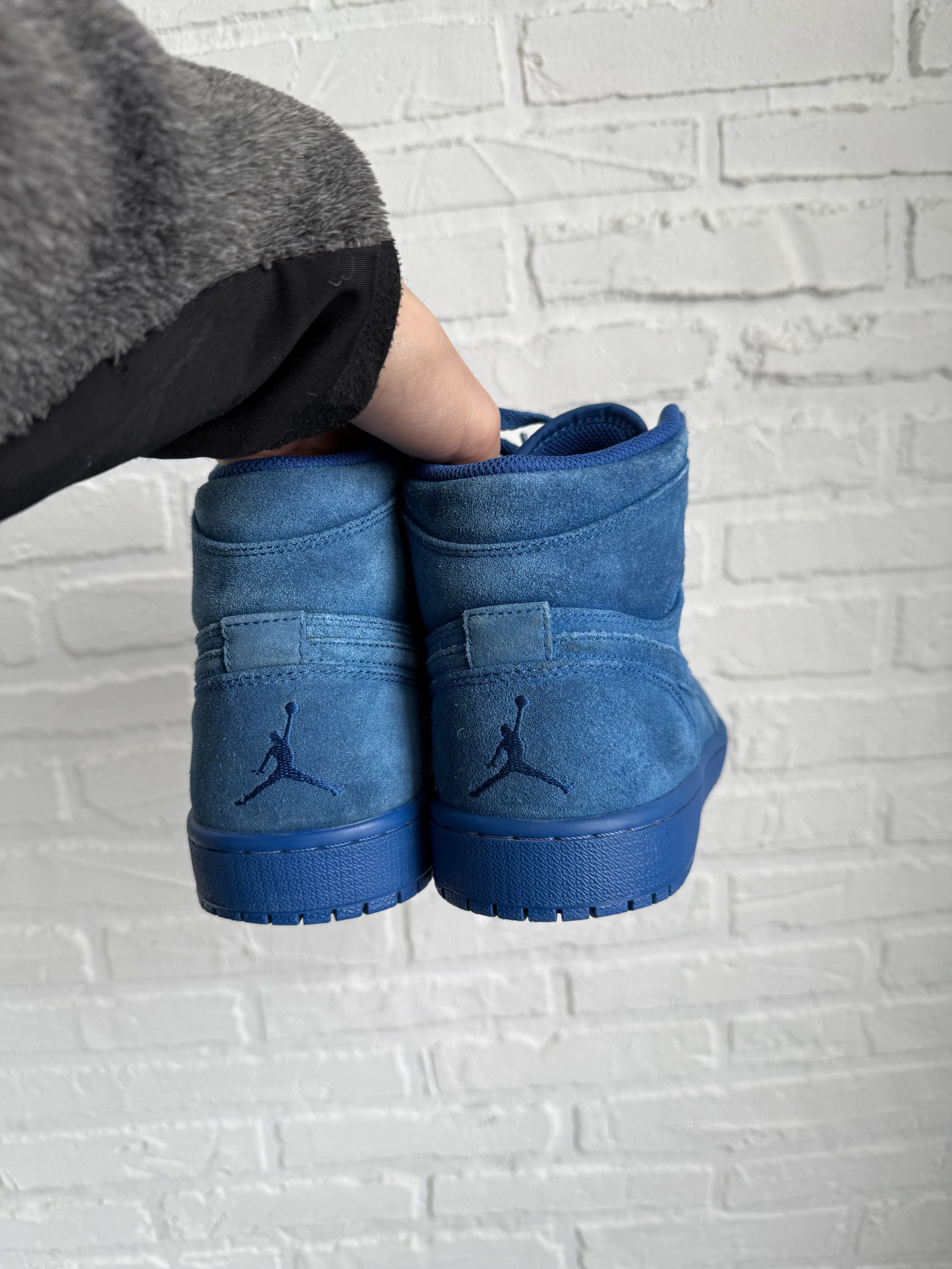 Nike Nike Air Jordan 1 Retro High Blue Suede Size US 9 / EU 42 - 12 Thumbnail