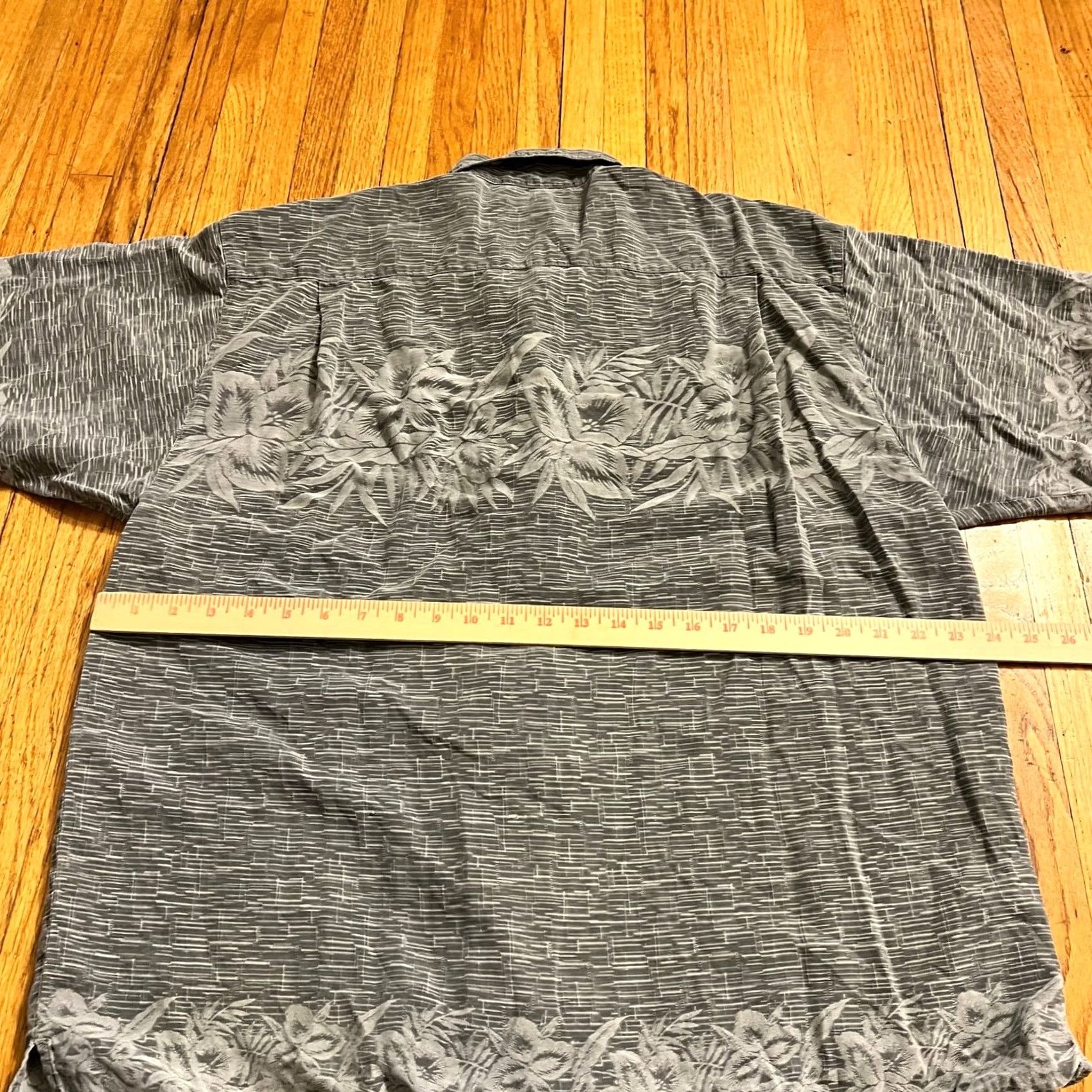 Tommy Bahama Tommy Bahama Shirt Mens Large Silk Hawaiian Gray Short Sleeve Button L Mens Size US L / EU 52-54 / 3 - 5 Thumbnail