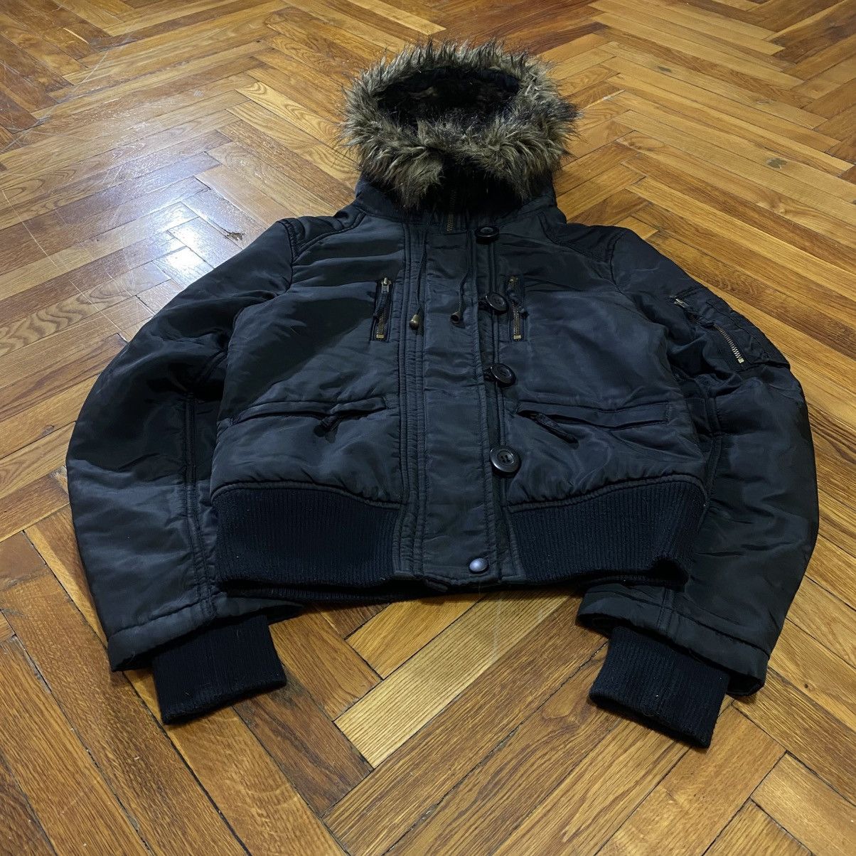 Le Grande Bleu (L.G.B.) Vintage Black Fur Hood Cropped Alaska Bomber Jacket Y2K Size US S / EU 44-46 / 1 - 2 Thumbnail