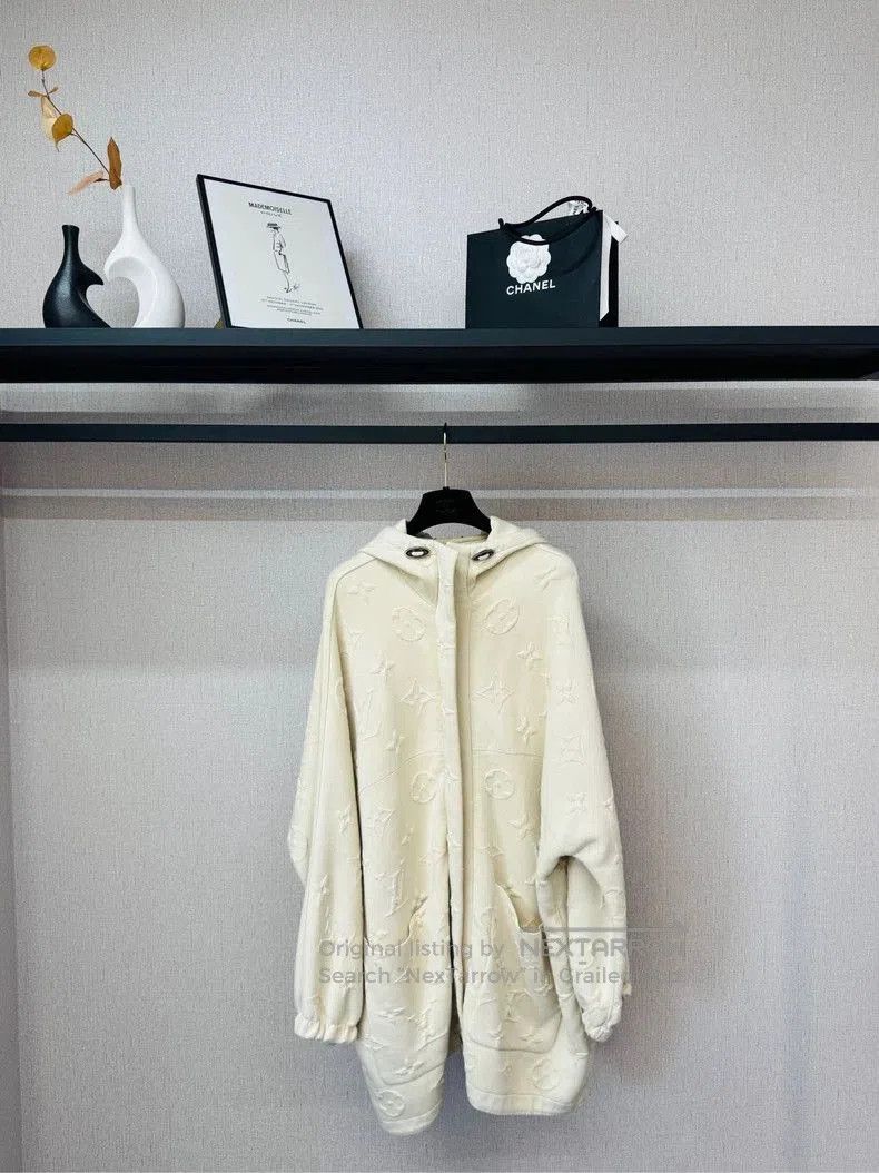 Louis Vuitton Louis Vuitton Logo Embroidered Parka Coat. Size US S / EU 44-46 / 1 - 1 Thumbnail