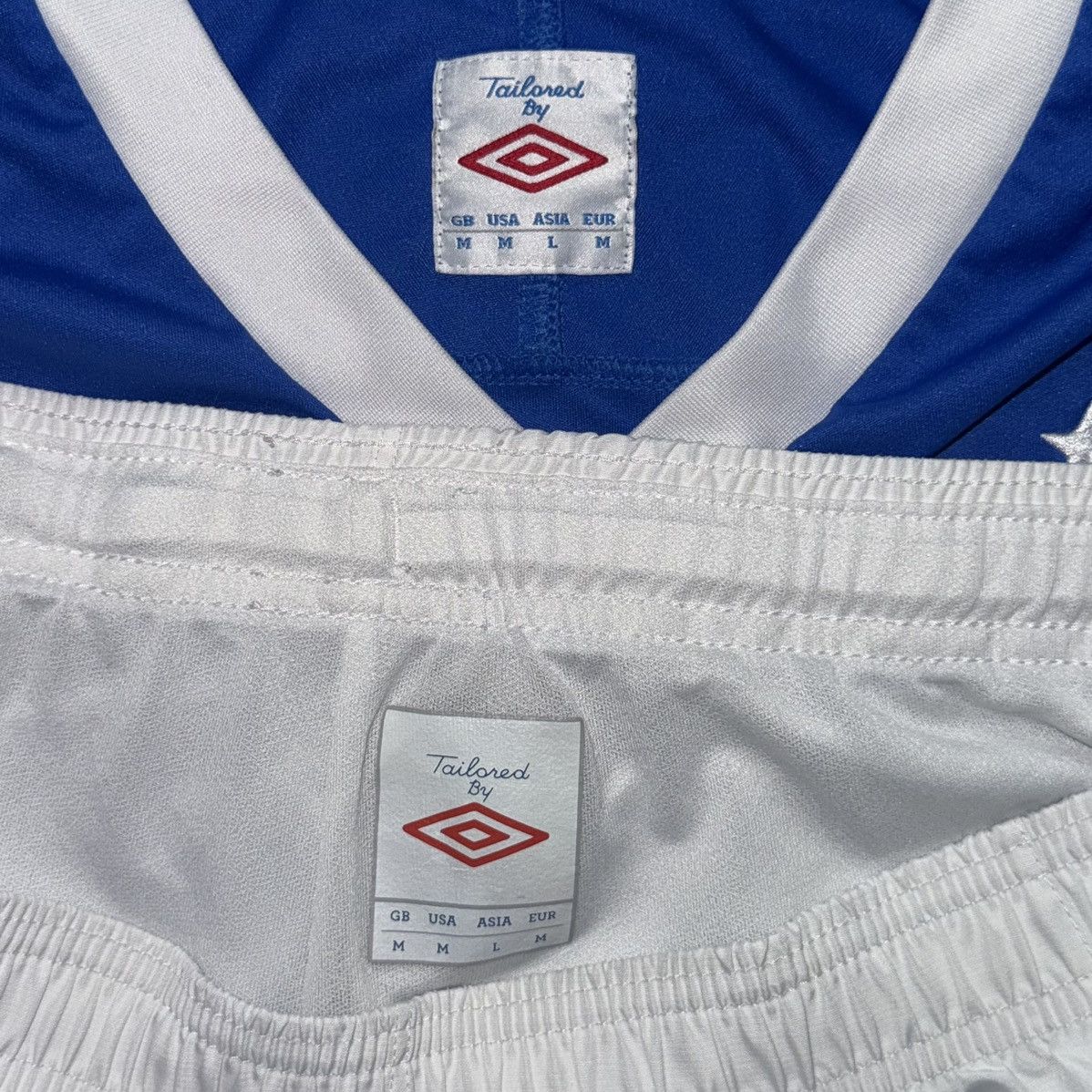 Umbro Umbro Rangers 2011/12 Home Football Kit Jersey+Shorts Size M Size US M / EU 48-50 / 2 - 6 Thumbnail