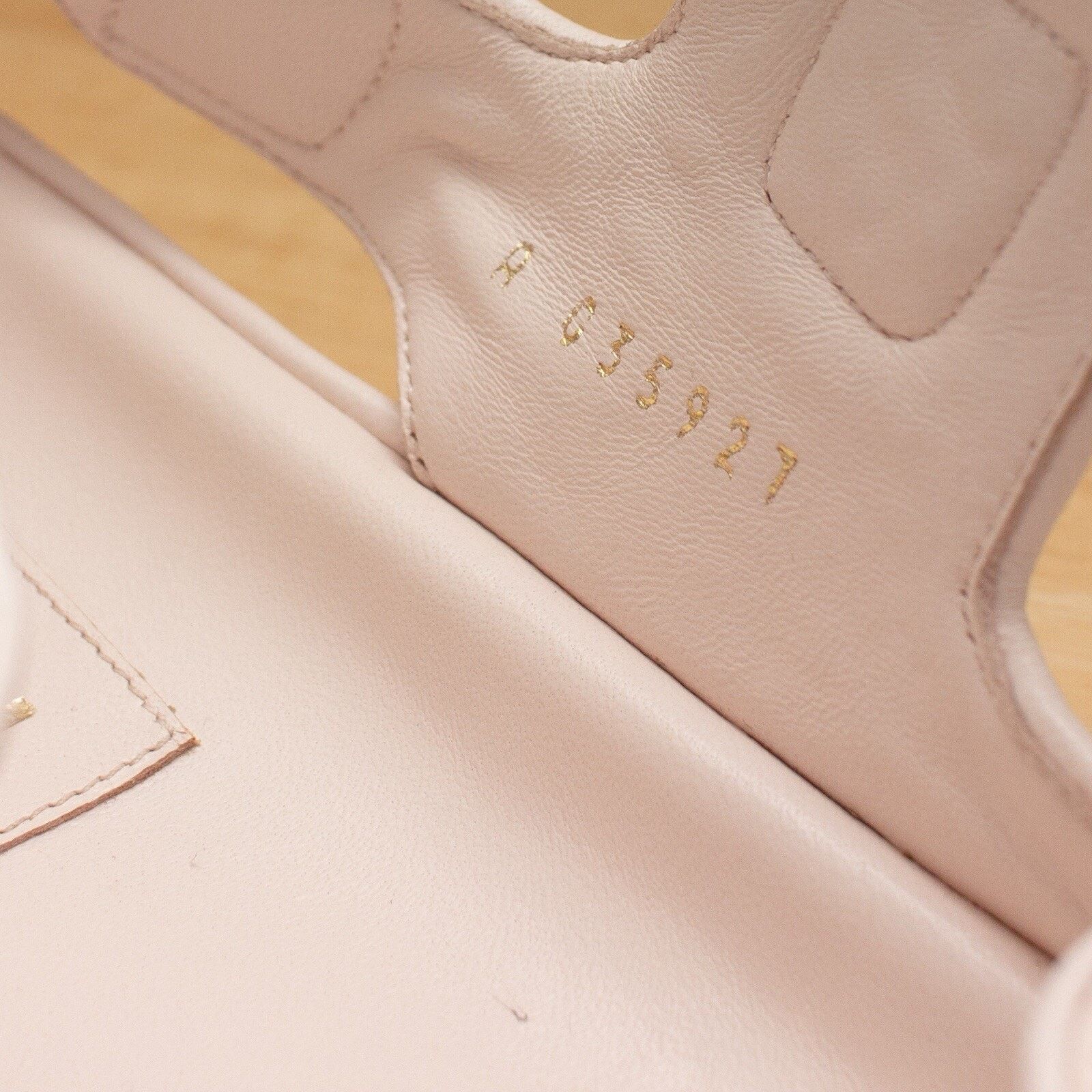Chanel 1950$ CHANEL 2022 Calfskin Dad Medallion Sandals Pink 38 1/2 Size US 8.5 / IT 38.5 - 17 Thumbnail