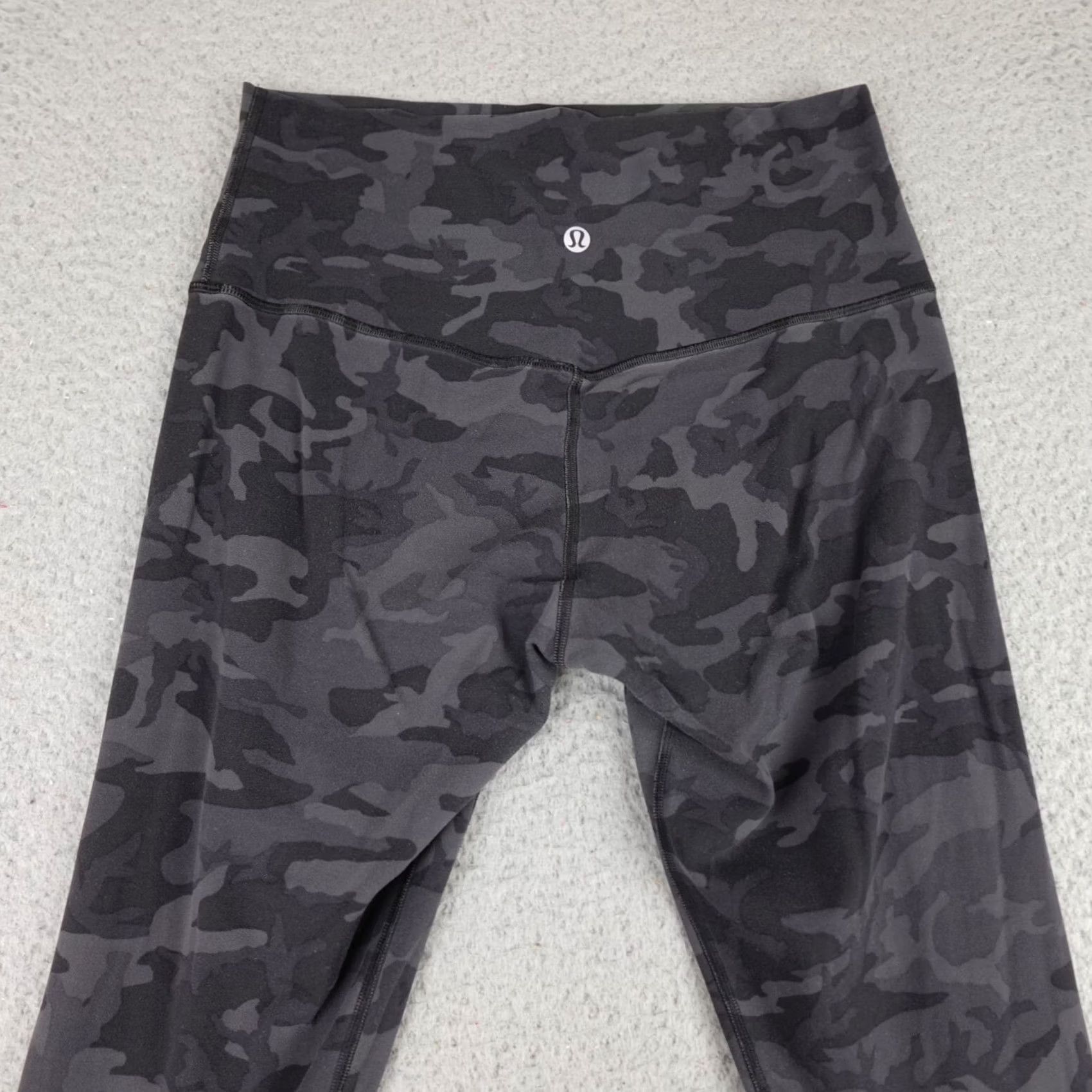 Lululemon Lululemon Leggings Womens 2 Black Camo Capri High Rise Athleisure Gym Yoga Size 26" / US 2 / IT 38 - 7 Thumbnail
