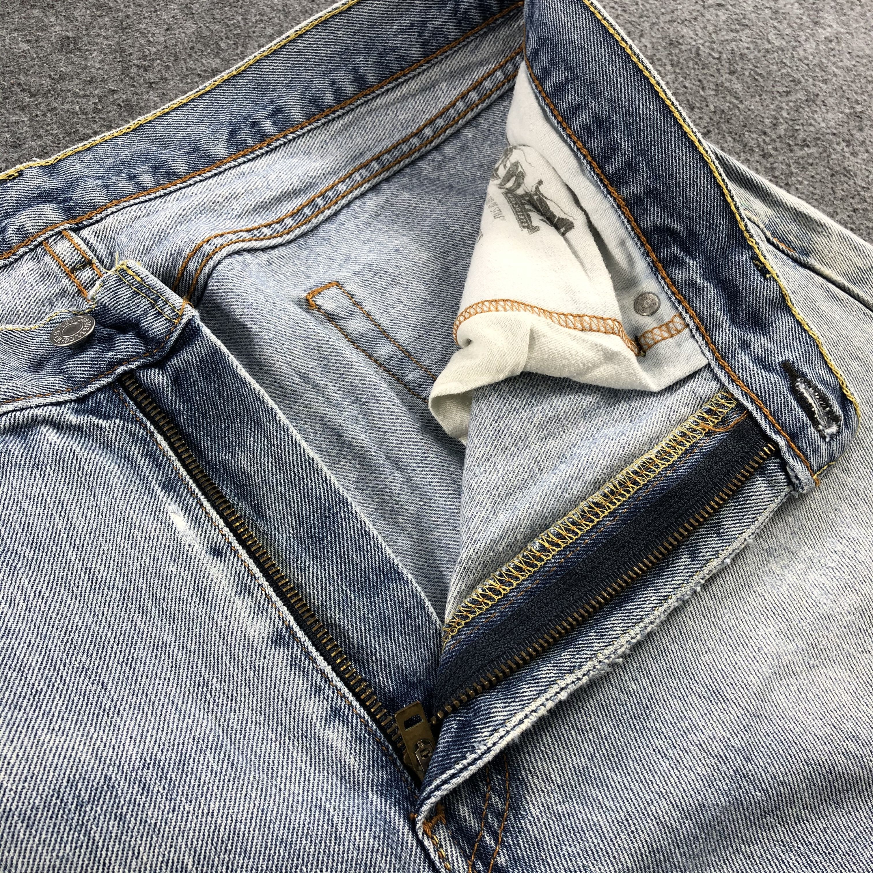 Levi's Vintage Light Wash Levis 505 Jeans-J1510 Size US 37 - 12 Thumbnail