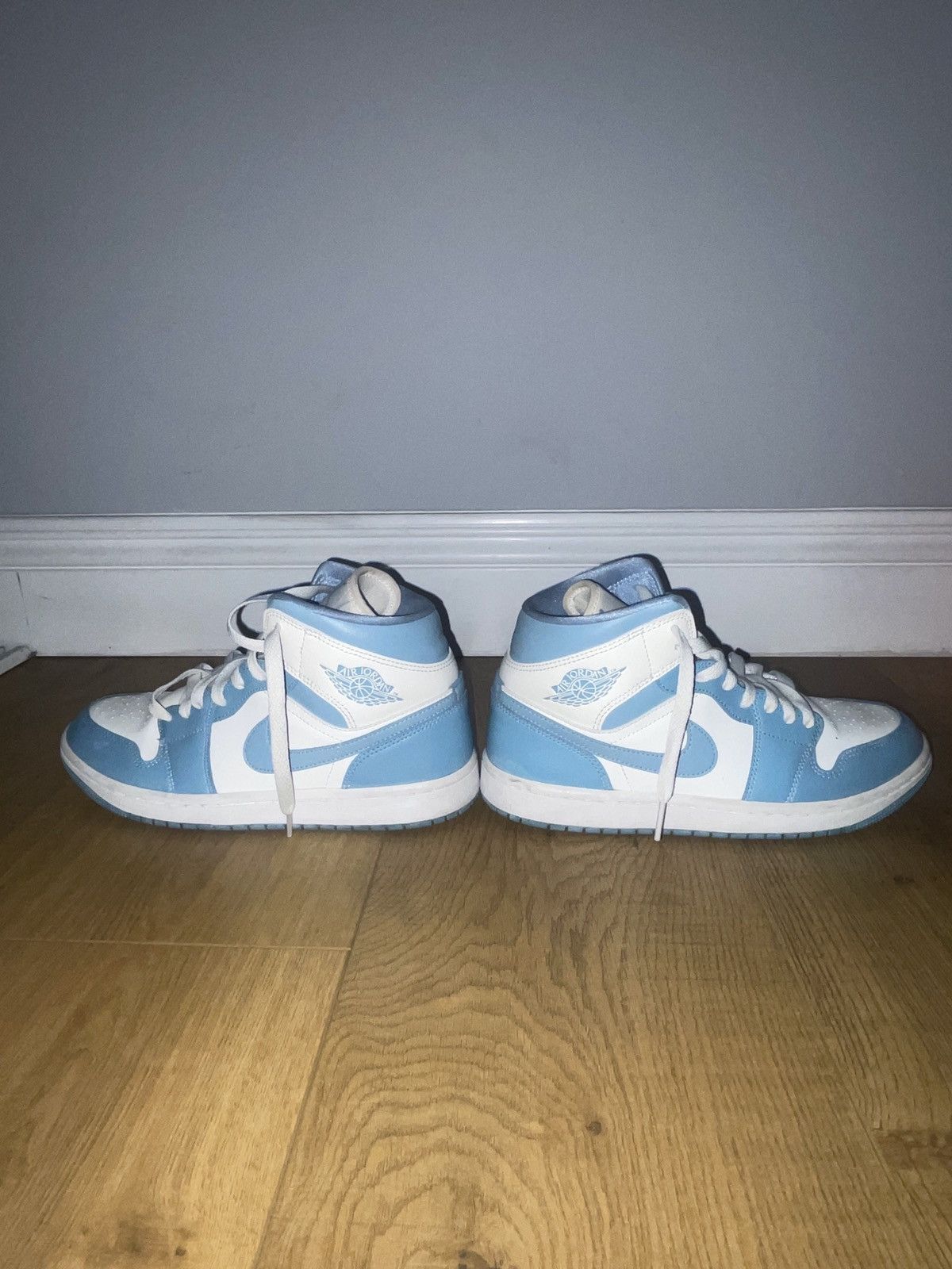 Jordan Brand Air Jordan 1s University Blue Mids Size US 9 / IT 39 - 1 Thumbnail
