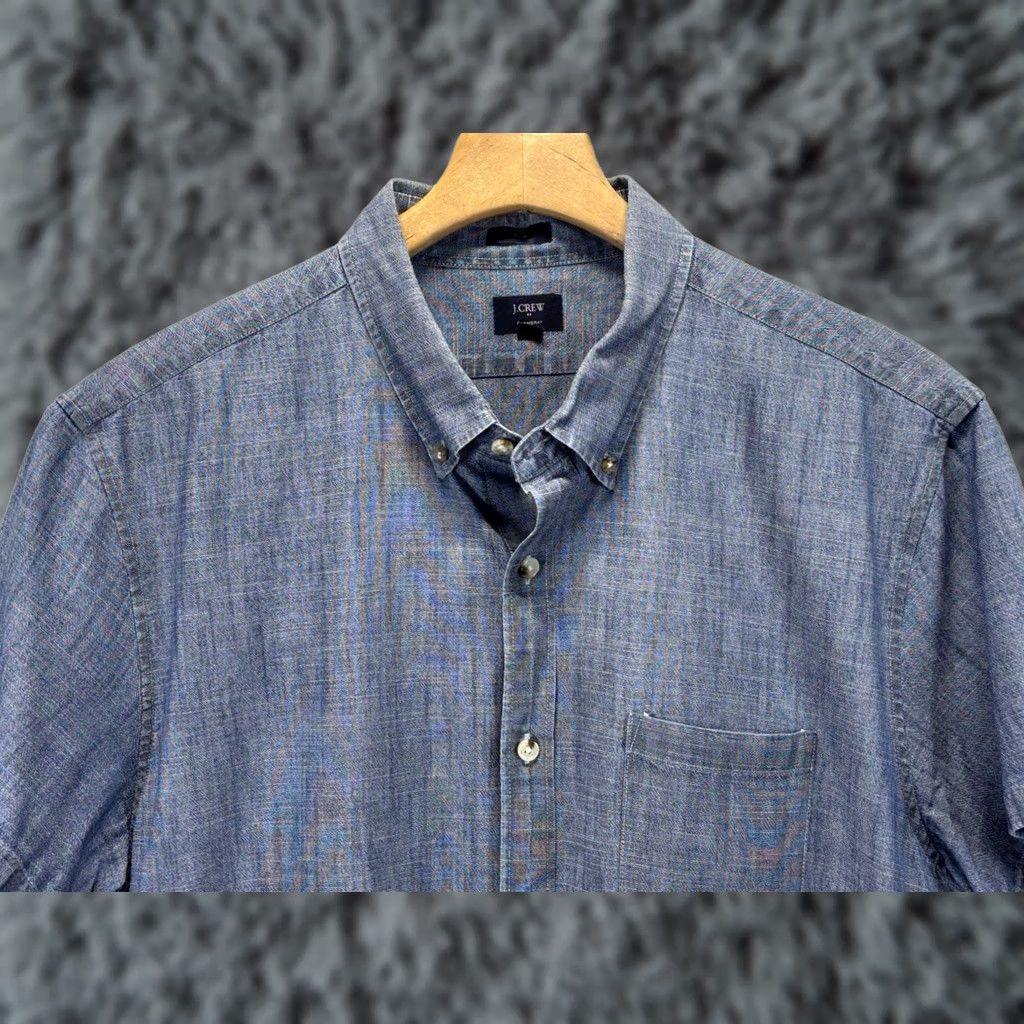 J.Crew J. Cre w Chambray Shirt Men’s XL Blue Slim Fit Denim Look Preppy Short Sleeves Shirt Button-Up Mens Size US XL / EU 56 / 4 - 1 Thumbnail