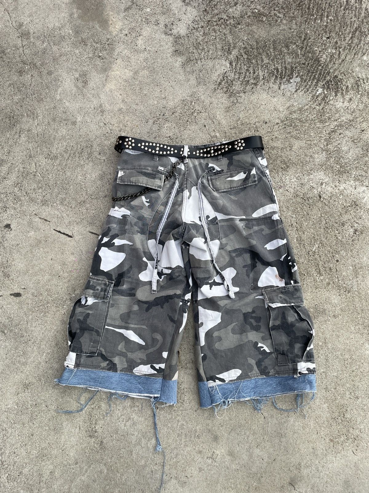 Other Reworked Snow Camo Shorts Size US 35 - 7 Thumbnail