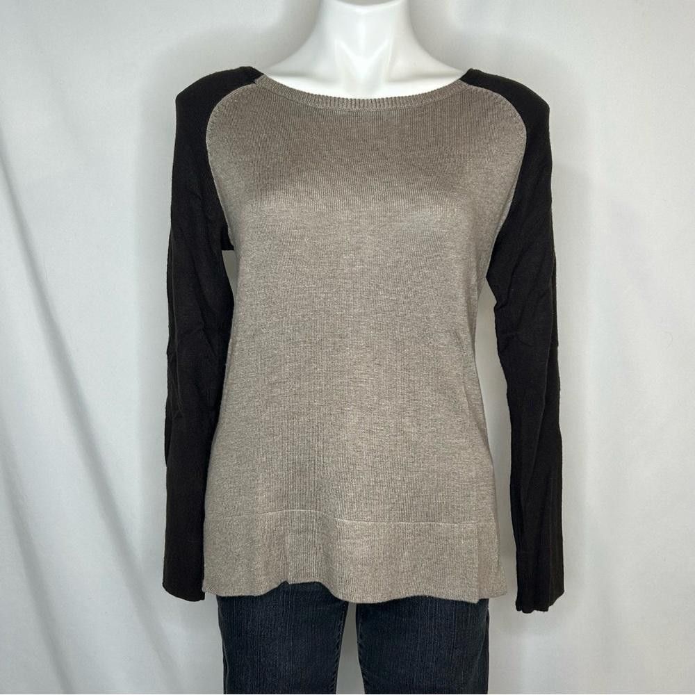 Designer Joan Vass Chic Two-Tone Zip-Back Sweater, M Size M / US 6-8 / IT 42-44 - 1 Thumbnail