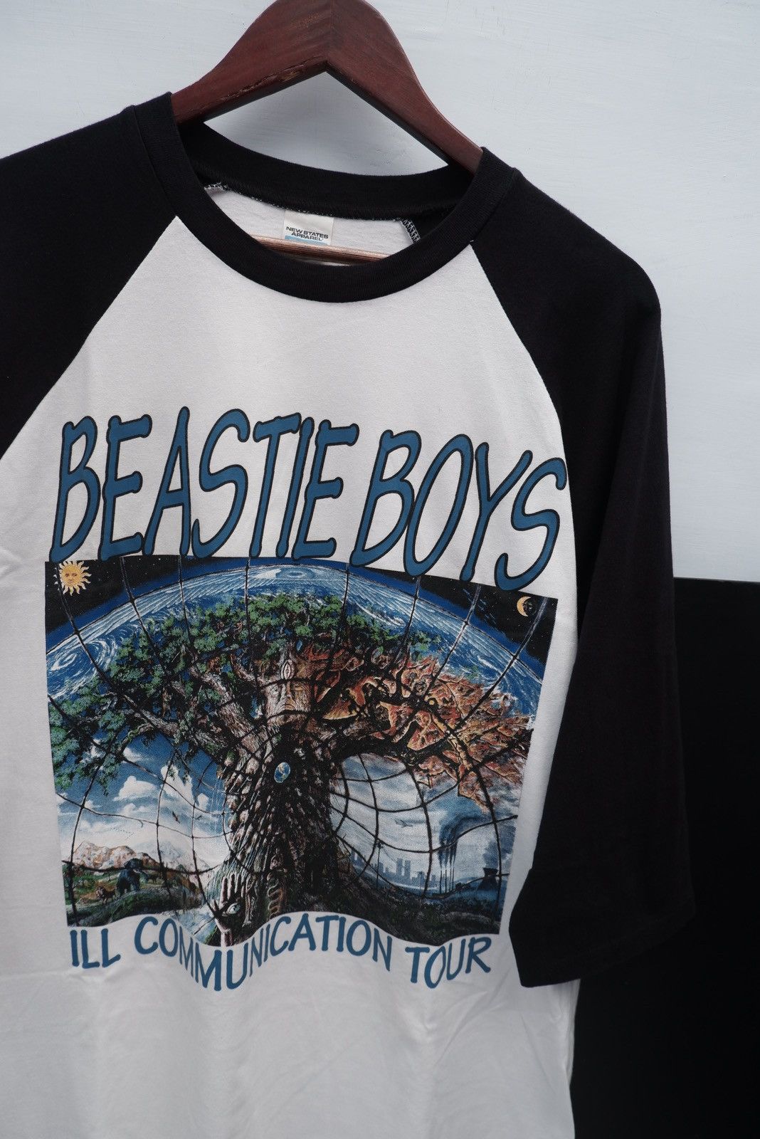 Band Tees Beastie Boys Raglan Tshirt Size US XL / EU 56 / 4 - 1 Thumbnail