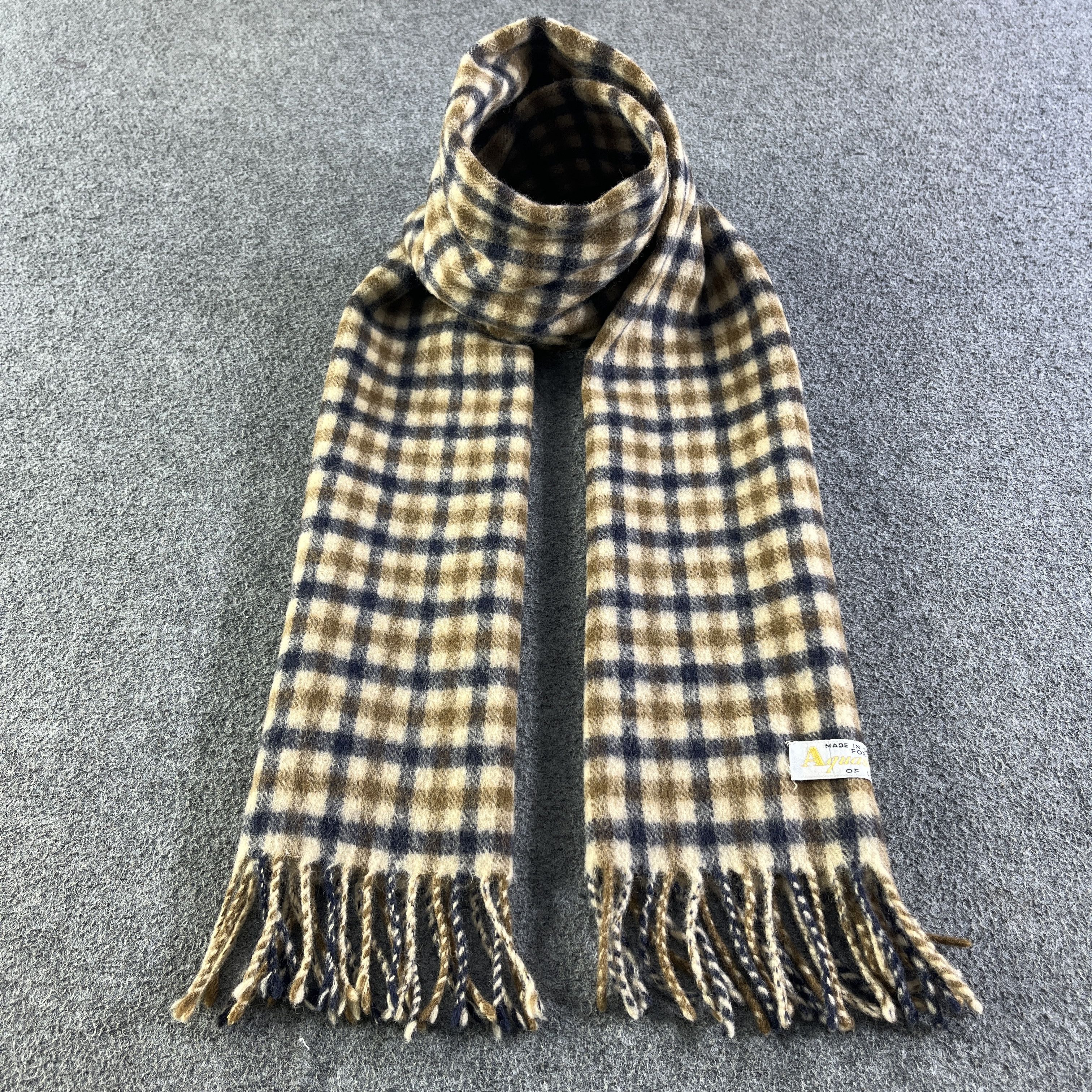Aquascutum Scarf / Muffler / Neckwear T1096