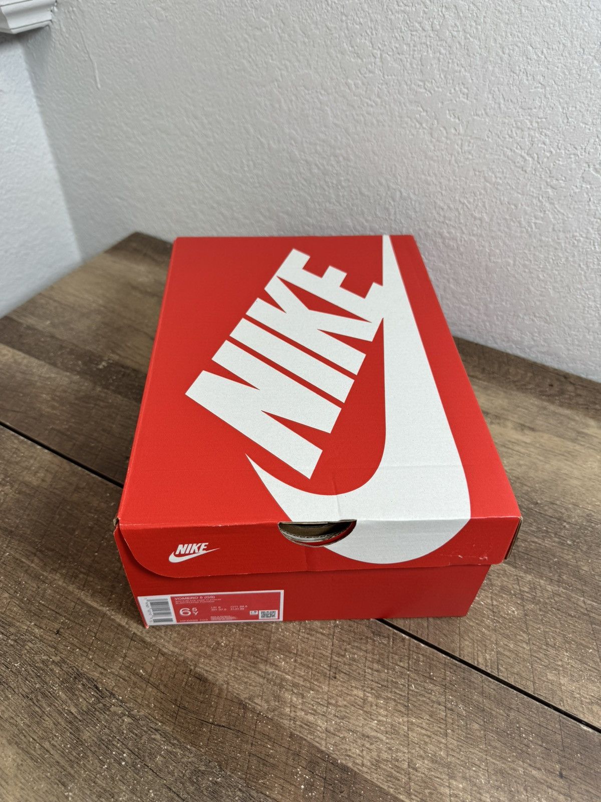 Nike Size 6.5Y/ 8 Women’s Nike Vomero Zoom 5 Photo Blue BRAND NEW Size US 6.5 / EU 39-40 - 8 Thumbnail
