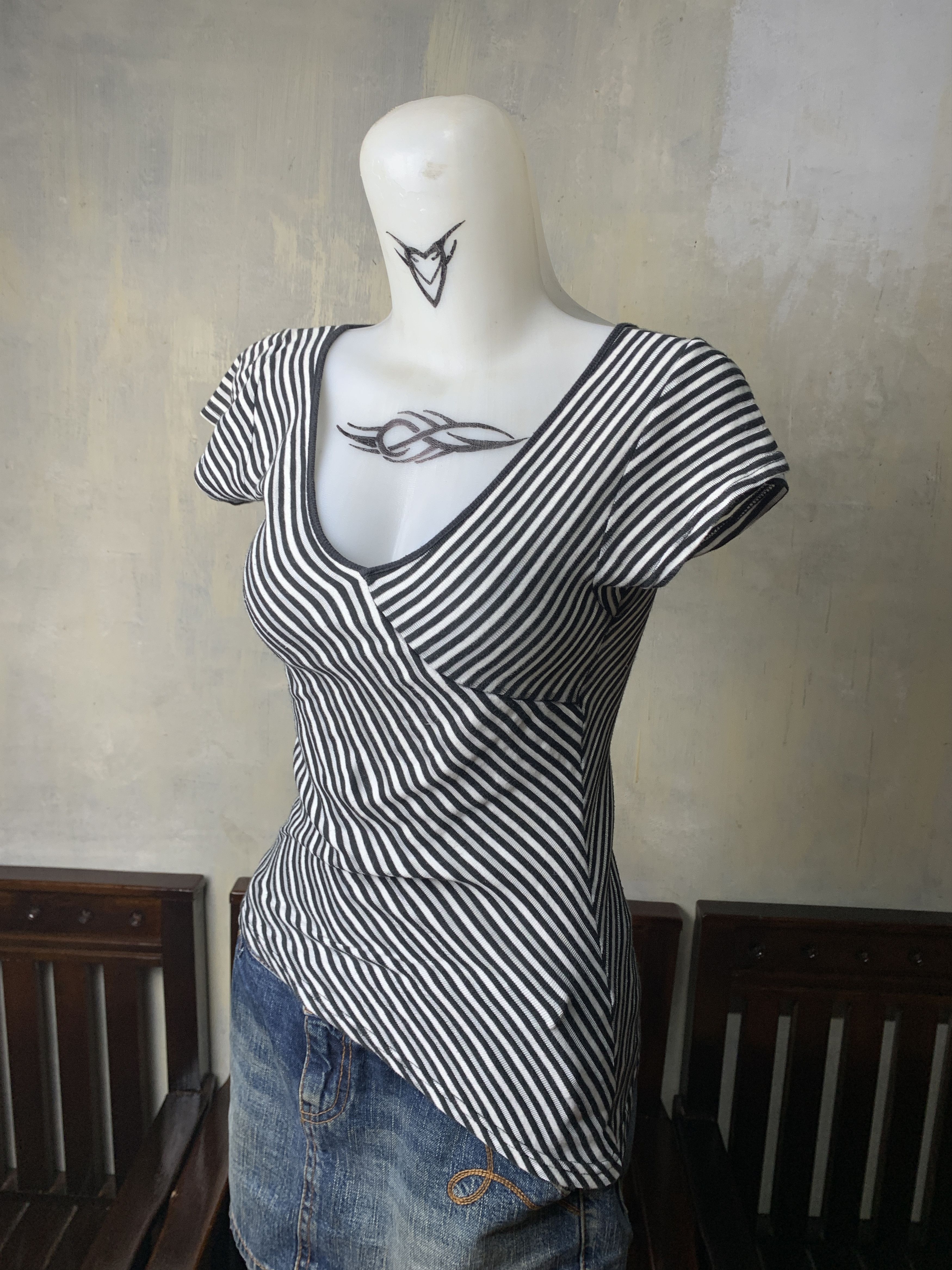 Japanese Brand Twenty Two Asymmetrical Stripes Tee (S) Size S / US 4 / IT 40 - 2 Thumbnail