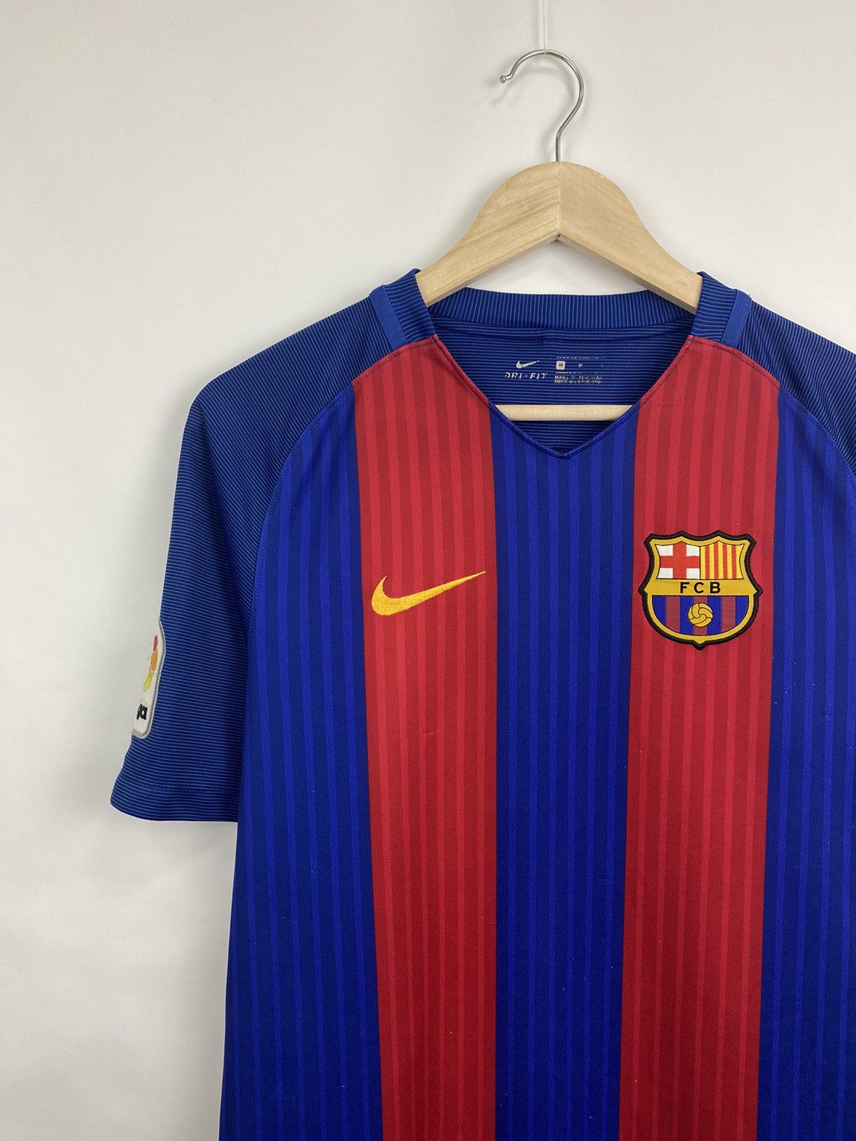 Nike F. C. Barcelona 2016 Nike Soccer Jersey t-shirt Size US M / EU 48-50 / 2 - 2 Thumbnail