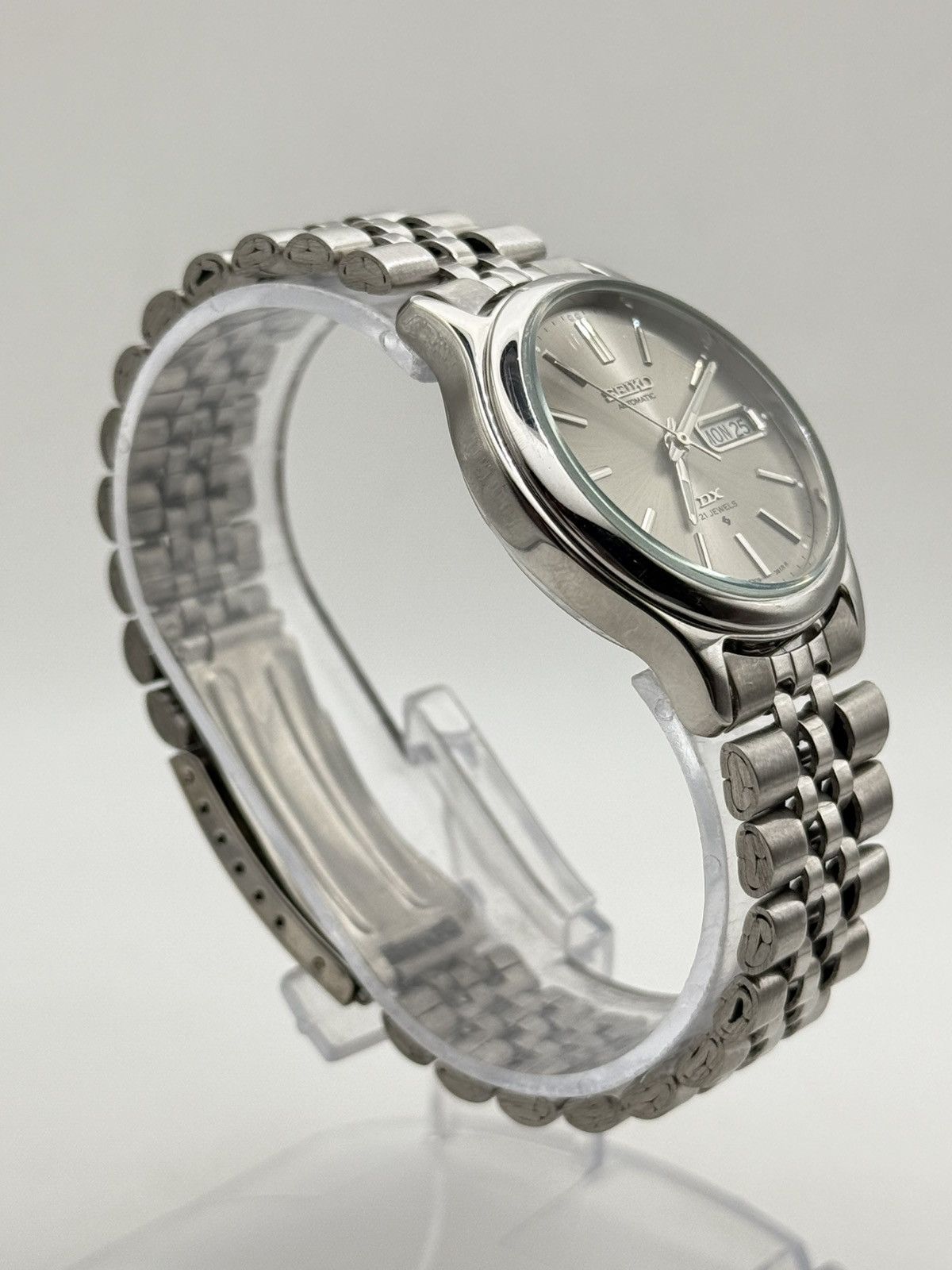 Seiko × Vintage VINTAGE SEIKO 5 AUTOMATIC GREY DIAL MEN’S WATCH Size 36 - 8 Thumbnail