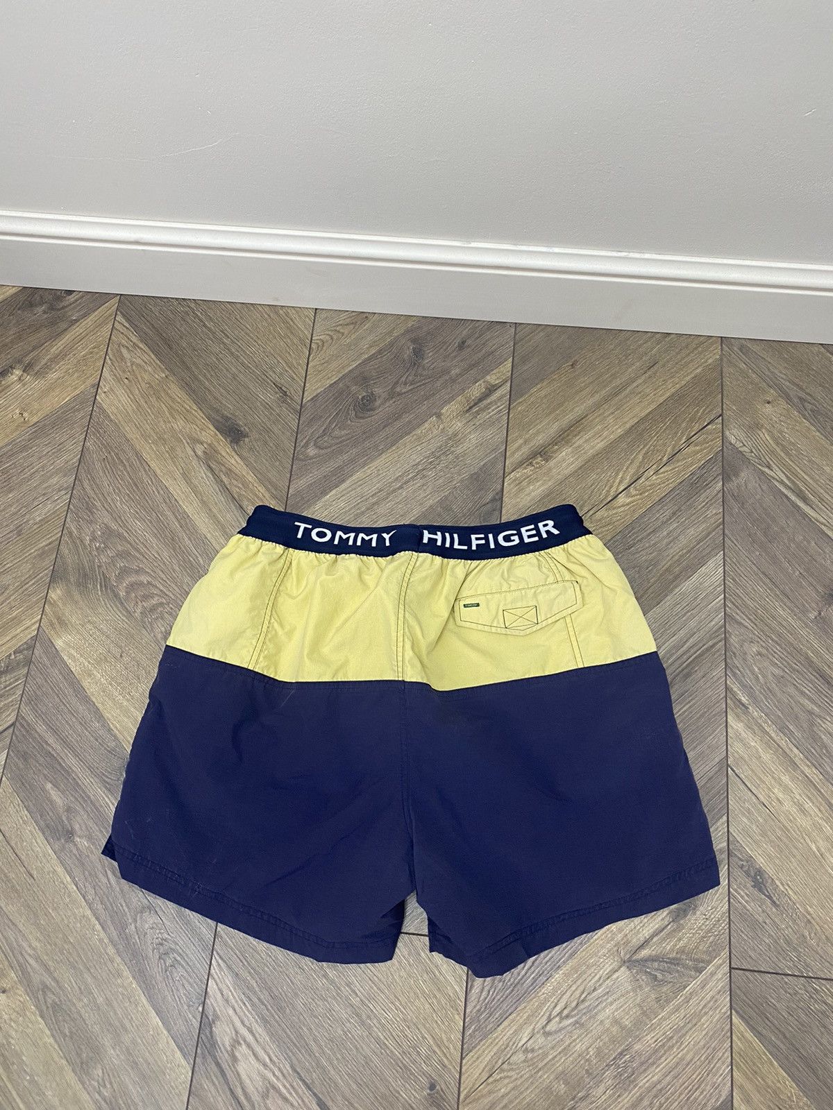 Tommy Hilfiger × Vintage Vintage Tommy Hilfiger Trunks Shorts Size US 31 - 9 Thumbnail