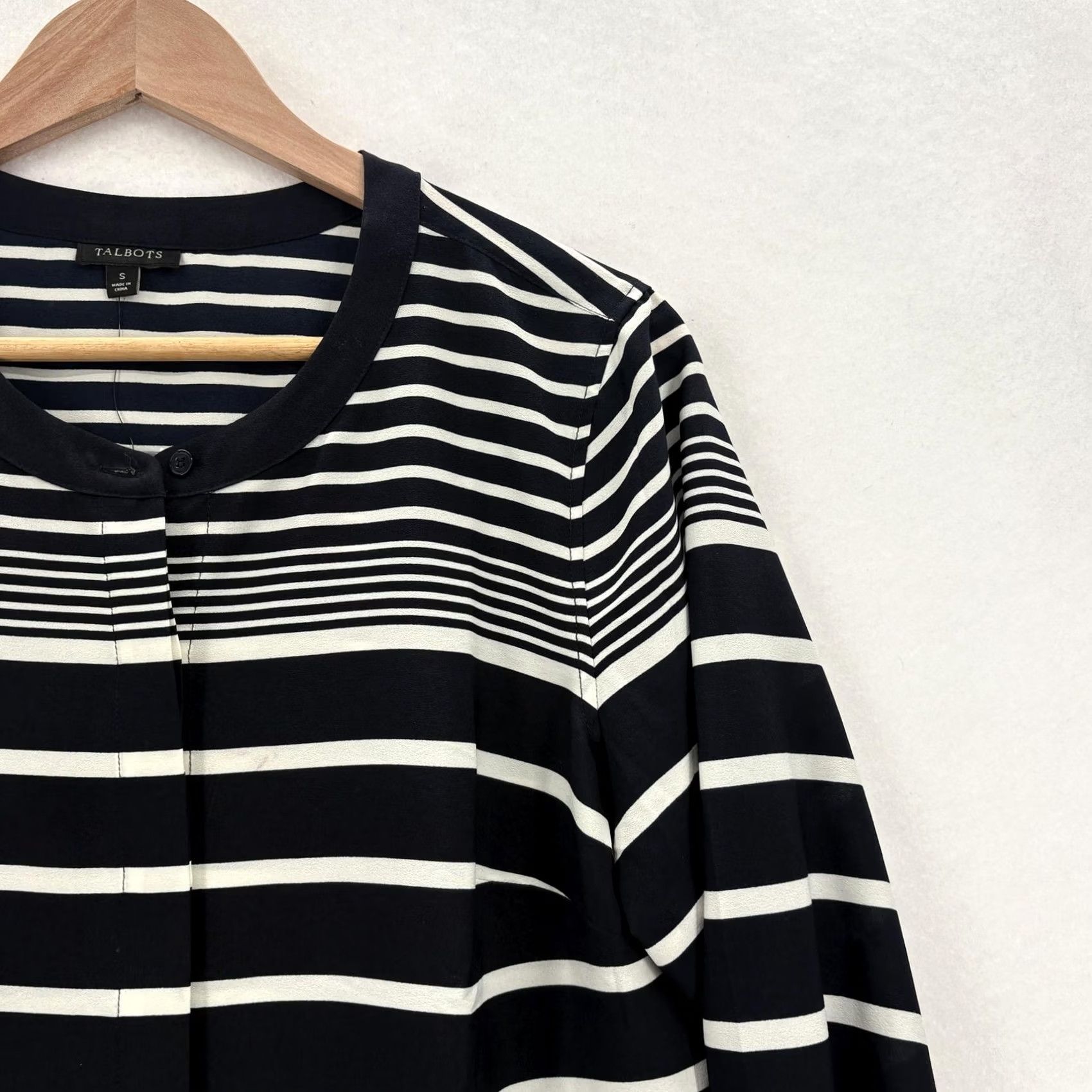 Talbots Talbots Blouse Womens Small Blue Crew Neck Striped Tunic 3/4 Roll Tab Sleeve Size S / US 4 / IT 40 - 2 Thumbnail
