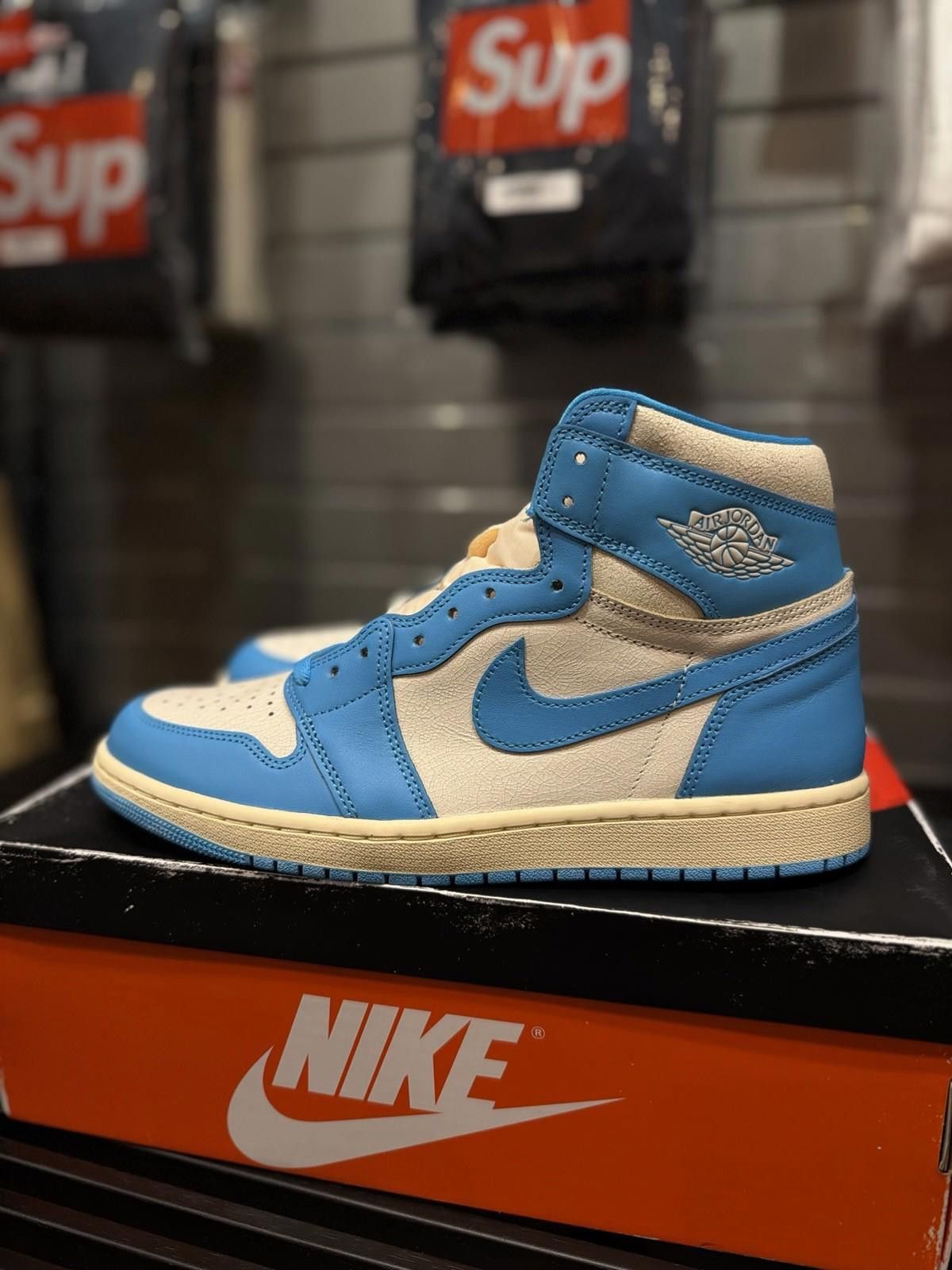 Jordan Brand Mens Size 11 Nike Air Jordan 1 Retro High UNC Reimagined Size US 11 / EU 44 - 4 Thumbnail