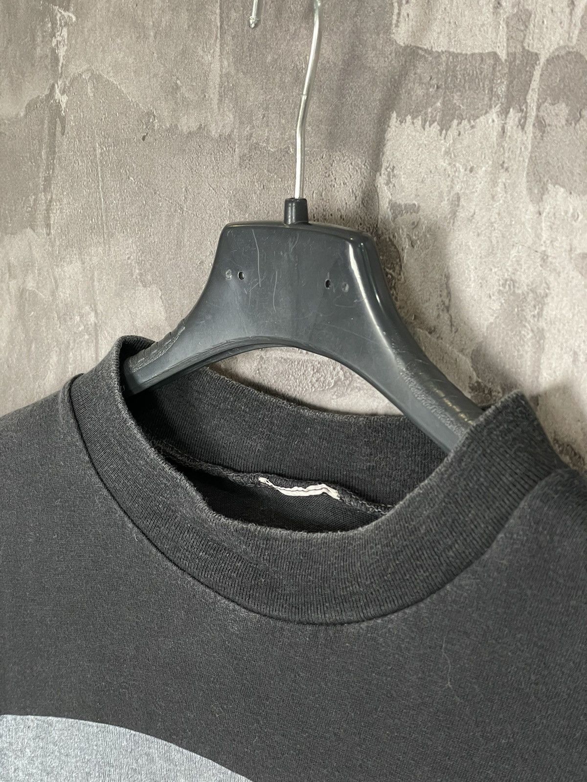Japanese Brand Avant Garde Vintage Faded Distressed 90s “Kiss” T shirt Size US L / EU 52-54 / 3 - 9 Thumbnail
