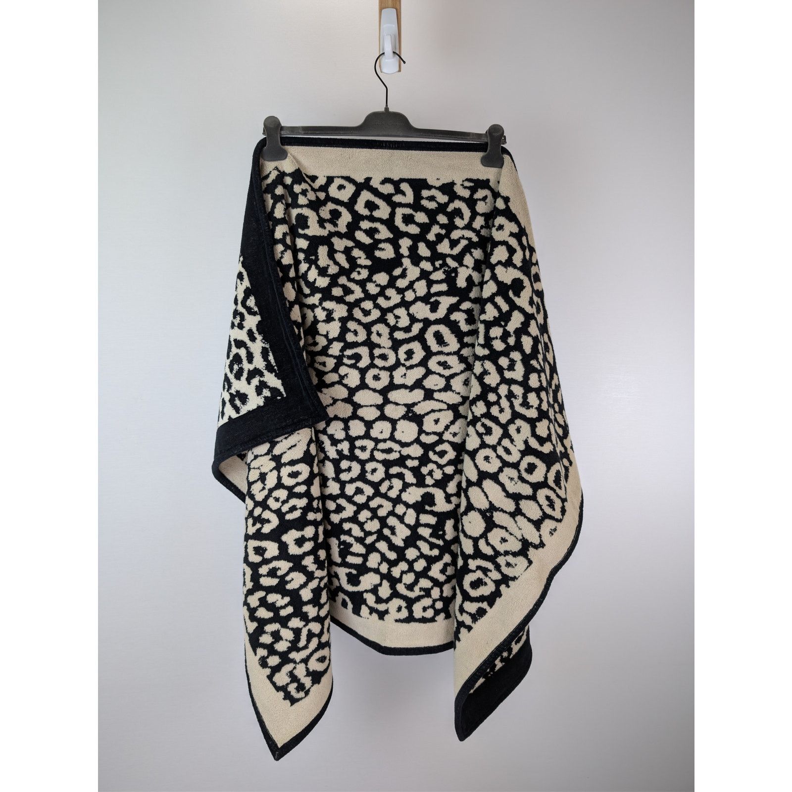 Tom Ford o1rshd1 Size: OS / Towel in Leopard Brown Size ONE SIZE - 11 Thumbnail