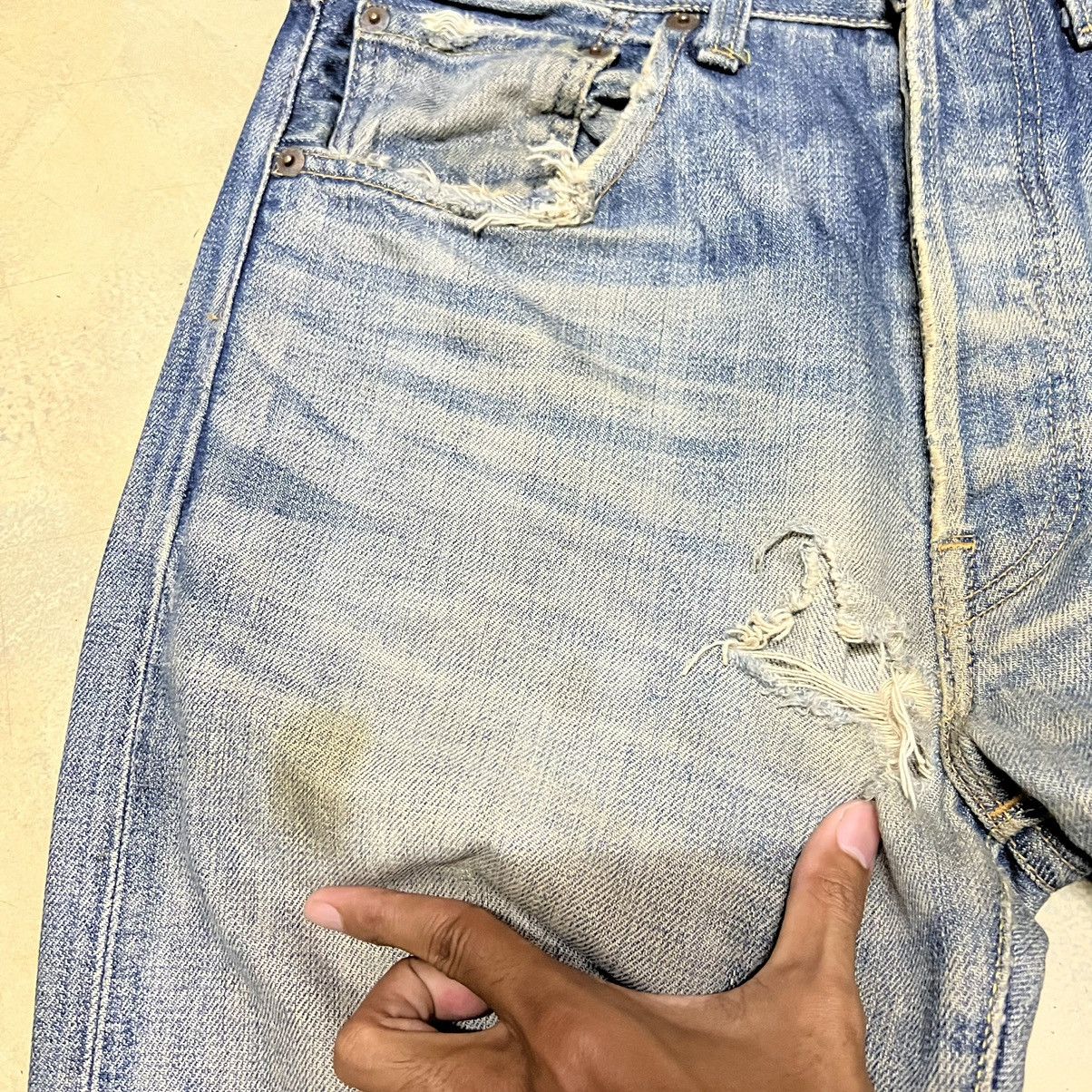 Levi's Vintage Levis Big E Lot 501 Selvedge Distressed Denim Jeans Size US 29 - 7 Thumbnail