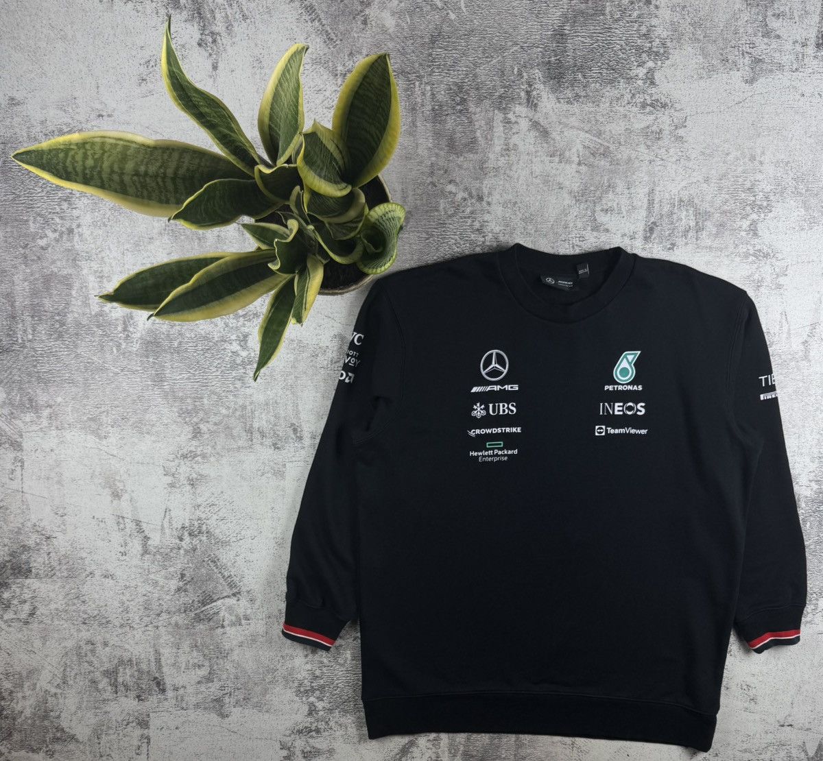 Mercedes-Benz Mercedes AMG Petronas Formula 1 Black XL Men’s Racing Fleece Pullover Sweatshirt Size US XL / EU 56 / 4 - 1 Thumbnail