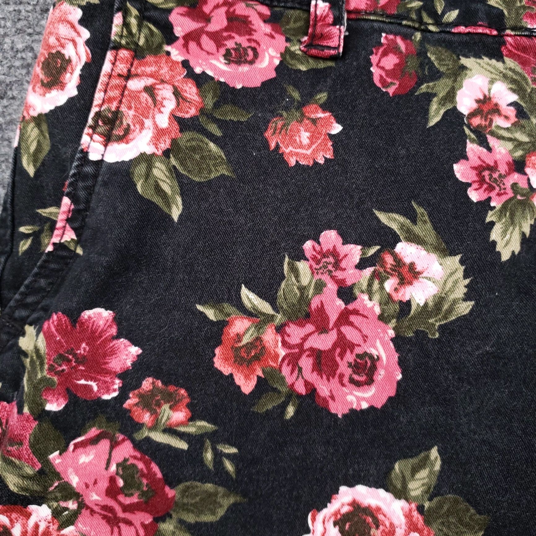 Superdry Superdry Shorts Womens M Medium Black Honolulu Floral Hot Pants Mid Rise Stretch Cotton Blend Twill Zip Pocket Casual Womens Size 32" / US 10 / IT 46 - 4 Thumbnail