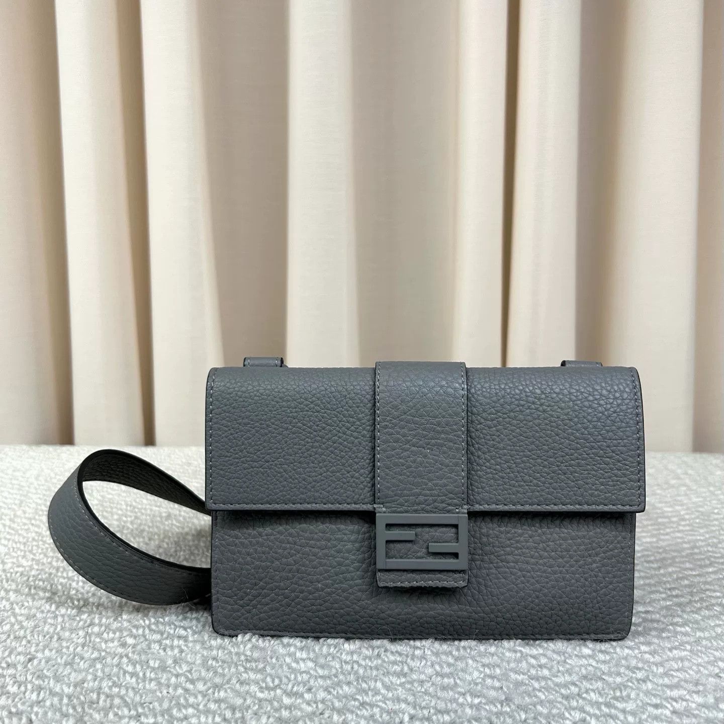 Fendi Pre-loved Bag Very good condition Size ONE SIZE - 1 Thumbnail