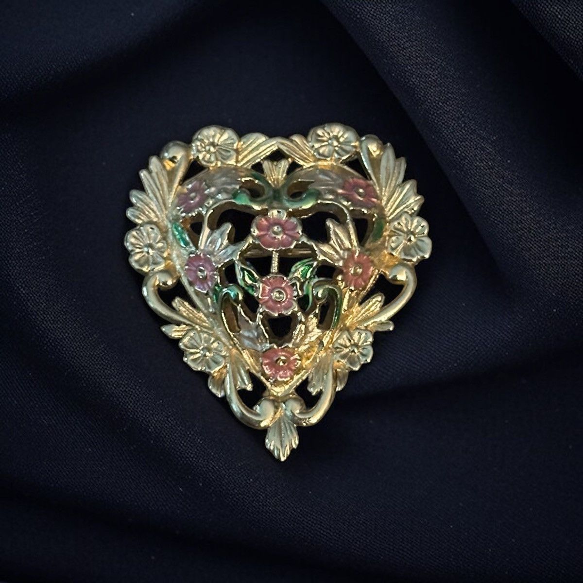 Vintage Vintage gold tone painted floral filigree heart brooch Size ONE SIZE - 1 Thumbnail
