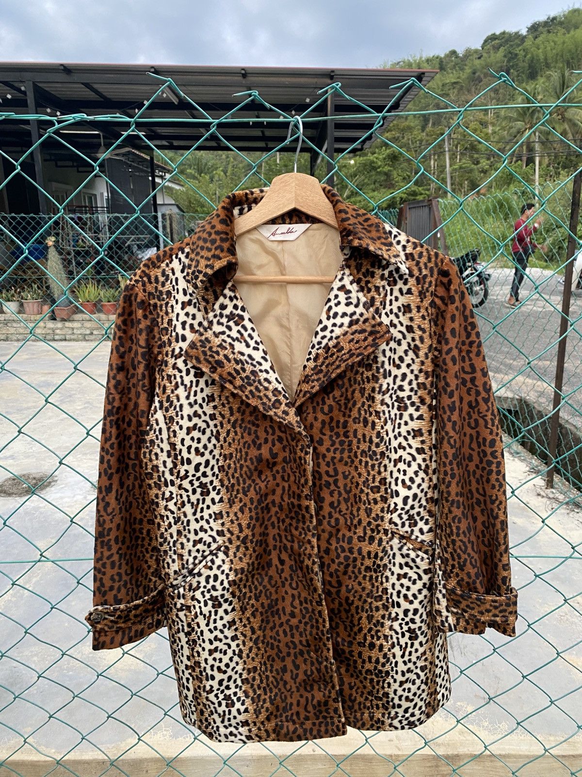 Japanese Brand ‼️Rare‼️ Japanese Leopard trench coat Size M / US 6-8 / IT 42-44 - 1 Thumbnail