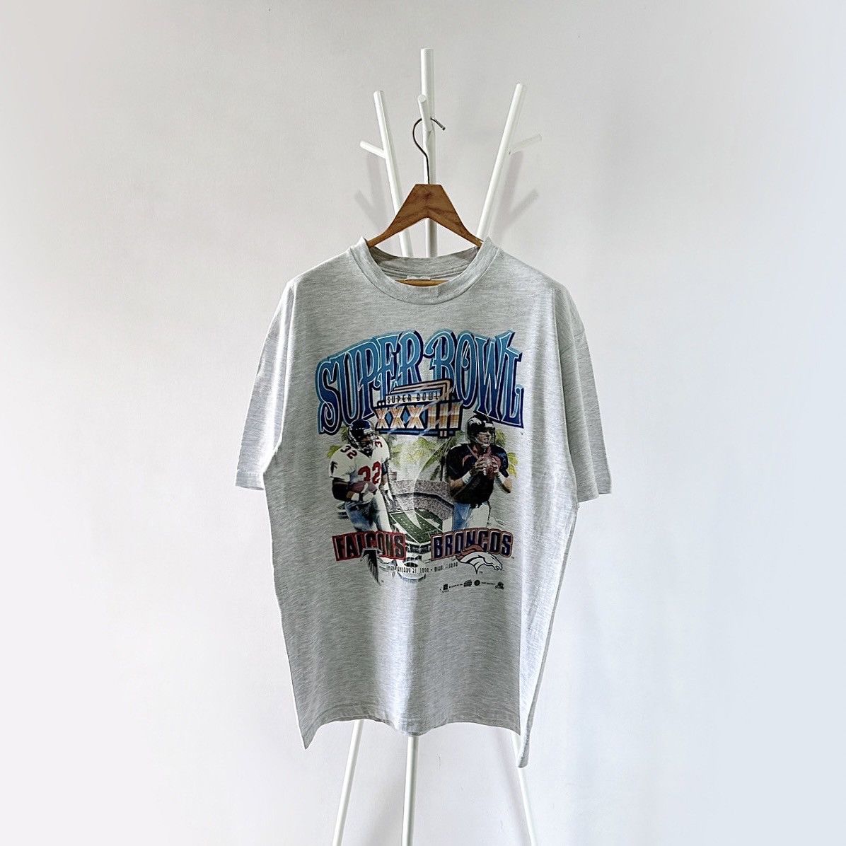 Vintage 90s Denver Broncos Vs Atlanta Falcons NFL t-shirt/ XL Size US XL / EU 56 / 4 - 1 Thumbnail