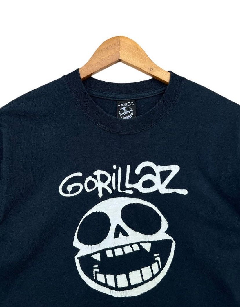 Vintage Vintage Y2K Gorillaz Skull Bones Official Merchendise Tshirt Size US S / EU 44-46 / 1 - 2 Thumbnail
