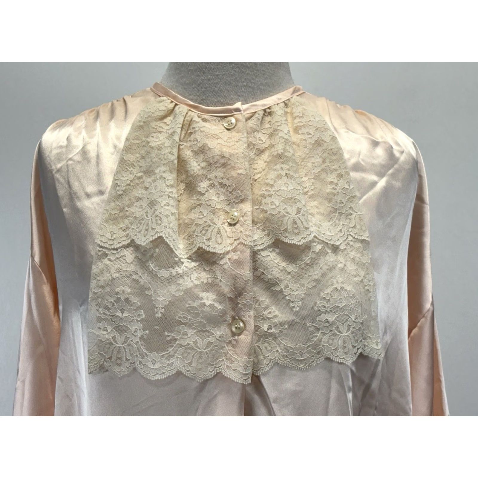 Vintage VINTAGE Satin Victorian Style Nightgown Women’s M Pale Pink Lace Trim Made USA 70s Nightgown Womens M Pink 1970s Victoria Size ONE SIZE - 5 Thumbnail
