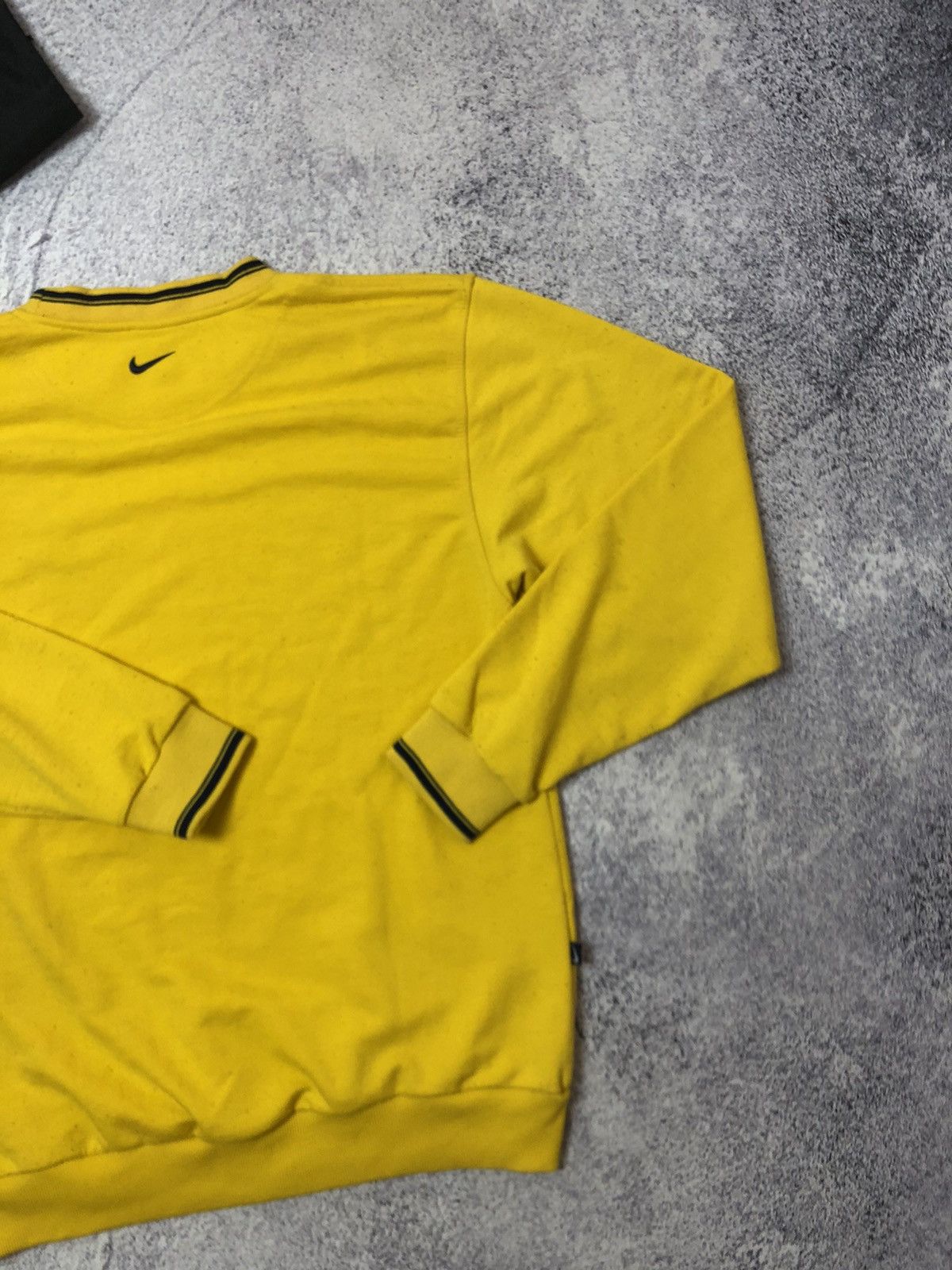 Vintage Vintage men’s sweater Nike size L big logo sport y2k Size US L / EU 52-54 / 3 - 8 Thumbnail