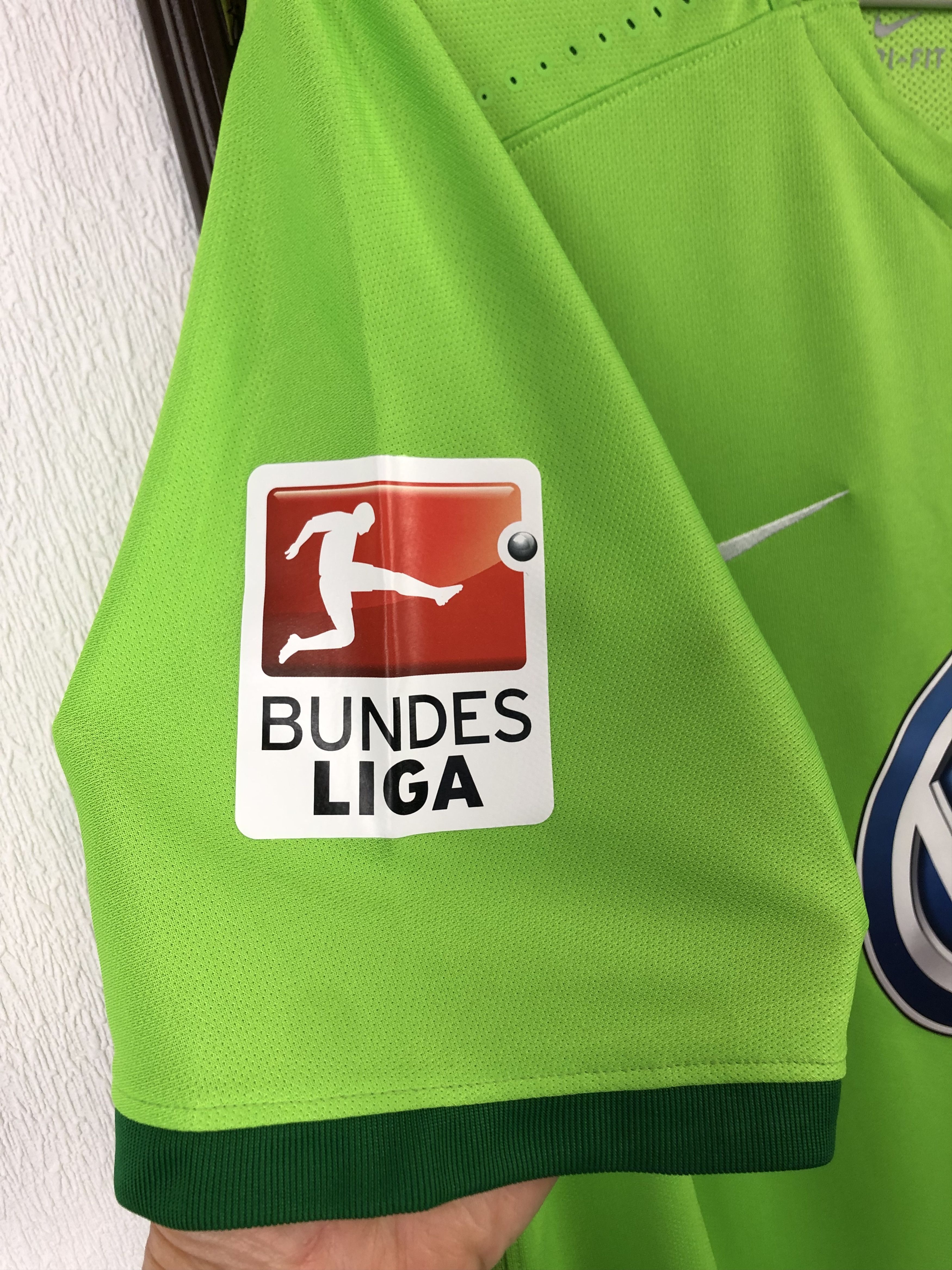 Nike Wolfsburg football shirt 2016 #4 Schafer Signed Player Issue Size US L / EU 52-54 / 3 - 8 Thumbnail