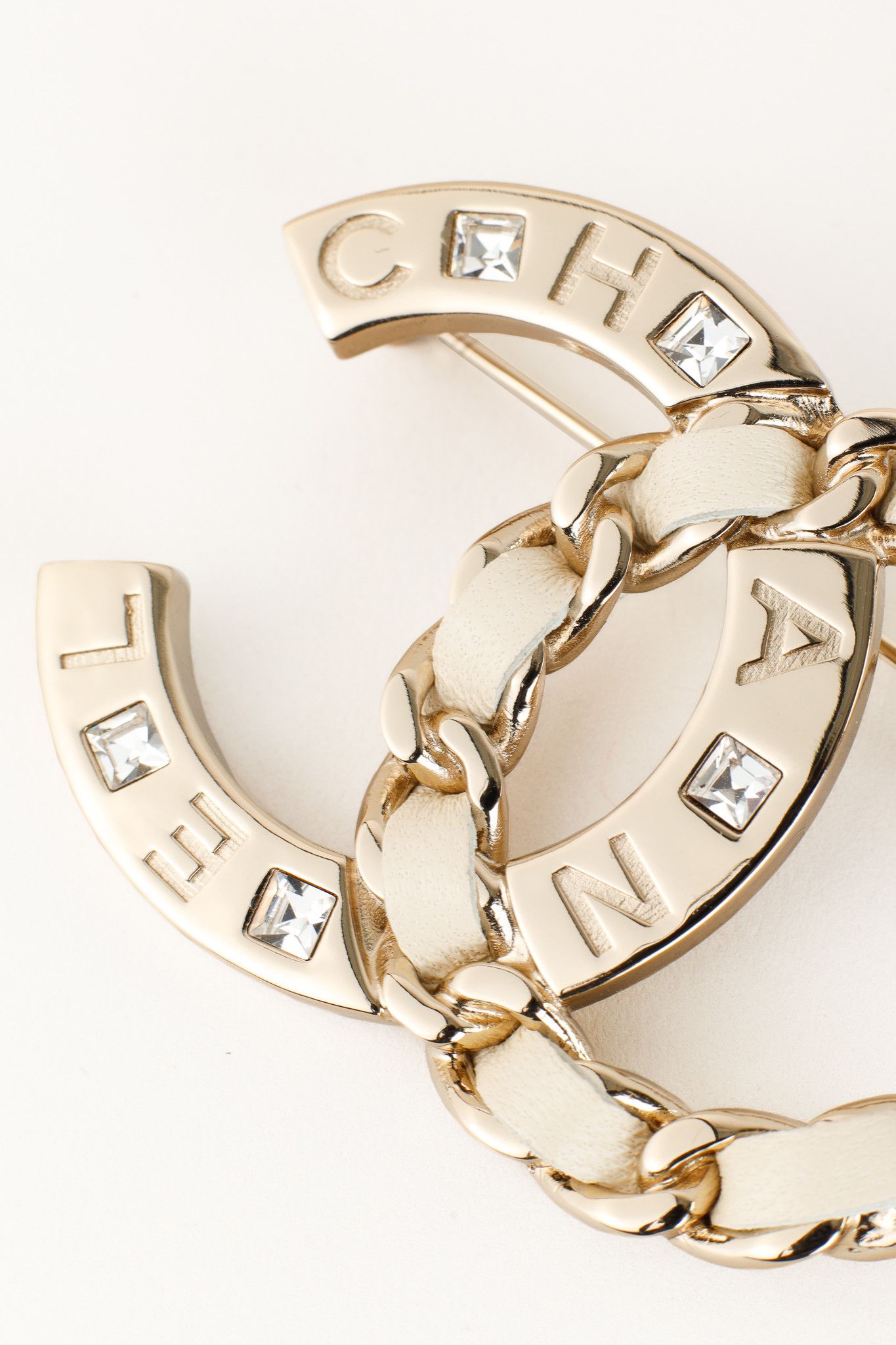 Chanel Chanel Half Chain Woven Champagne CC Brooch Size ONE SIZE - 2 Thumbnail
