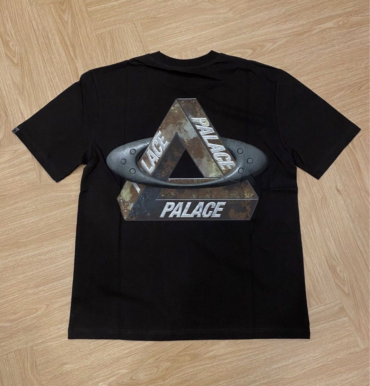 Palace OAKLEY Tシャツ T-SHIRTS ブラック　S Palace Oakley T-Shirt Black - Palace Oakley 2024 - Palace