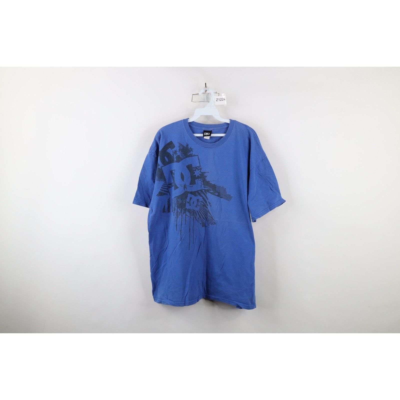 DC Vintage DC Shoes Skateboarding Short Sleeve T-Shirt Blue Size US XL / EU 56 / 4 - 1 Thumbnail