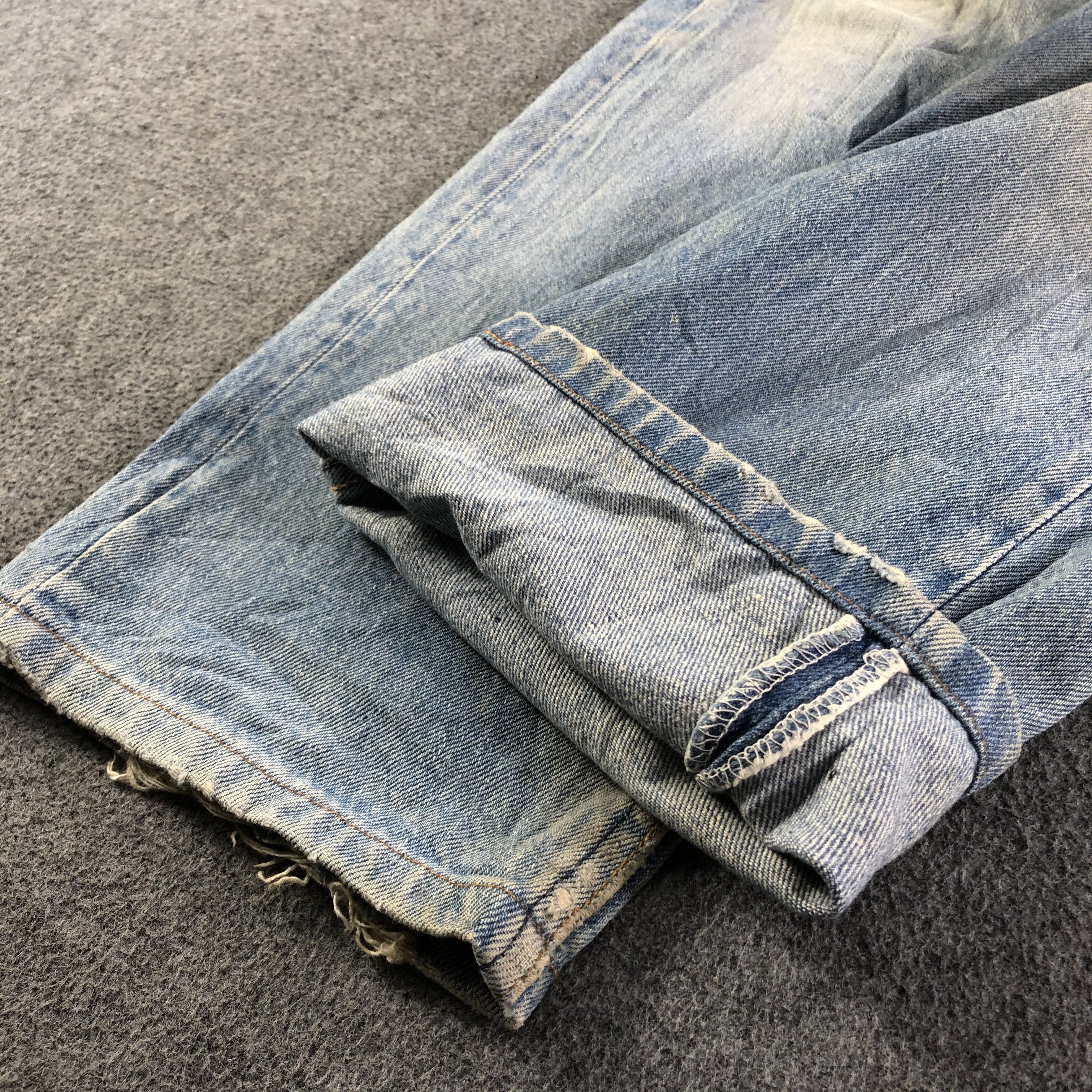 Levi's 90s Vintage Light Wash Levis 501 Jeans-J3869 Size US 31 - 7 Thumbnail