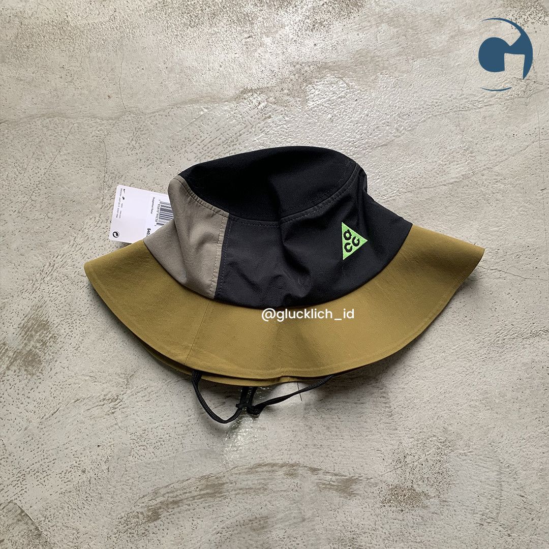 Nike ACG Nike ACG, Bucket Hat in Off Noir/Ghost Green Size 40 - 5 Thumbnail