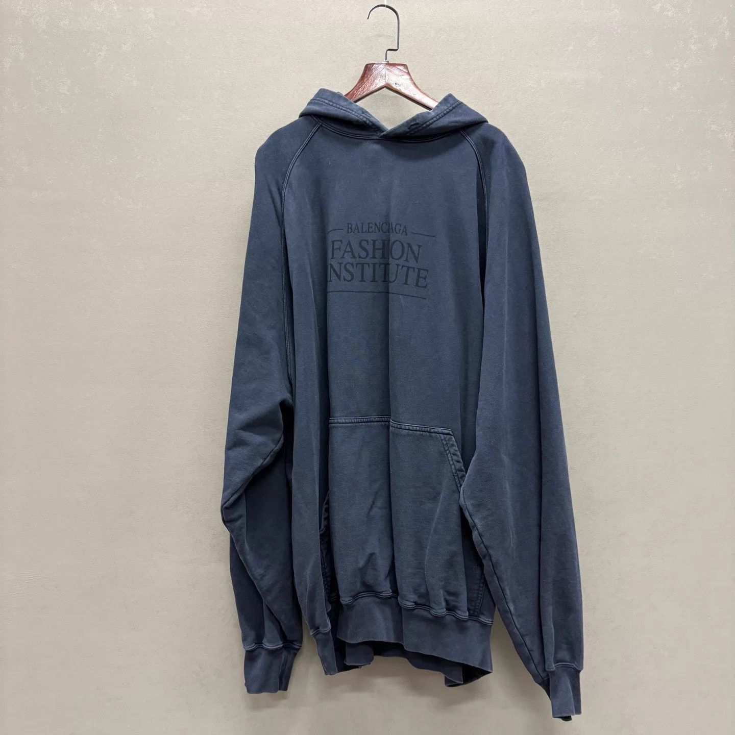 Balenciaga Balenciaga washed distressed logo hoodie 99 new size 2 Size US M / EU 48-50 / 2 - 1 Thumbnail