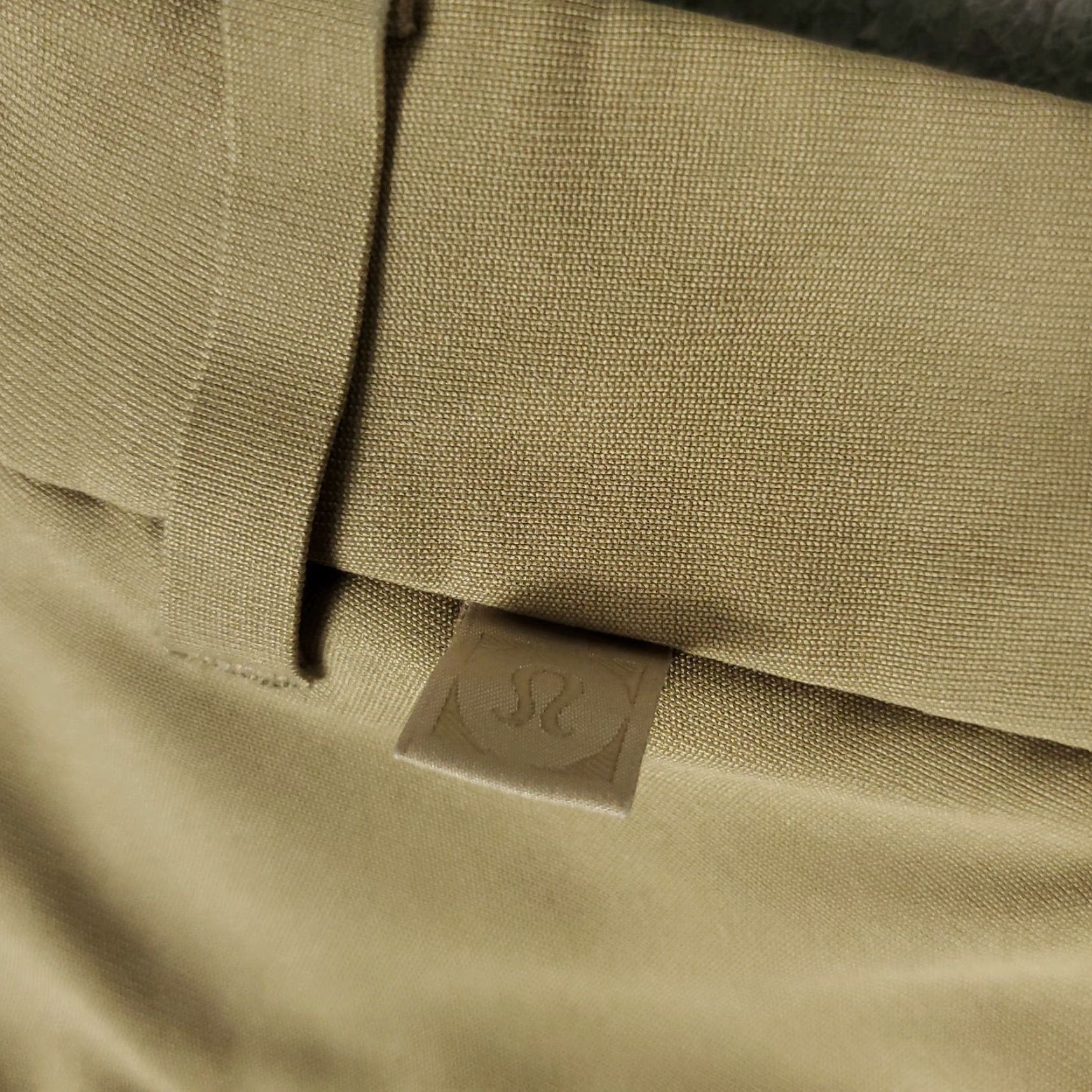 Lululemon Lululemon Pants Mens 33x26 Beige Chino Straight Pocket Slash Flat Front Regular Pant Size US 33 - 7 Thumbnail