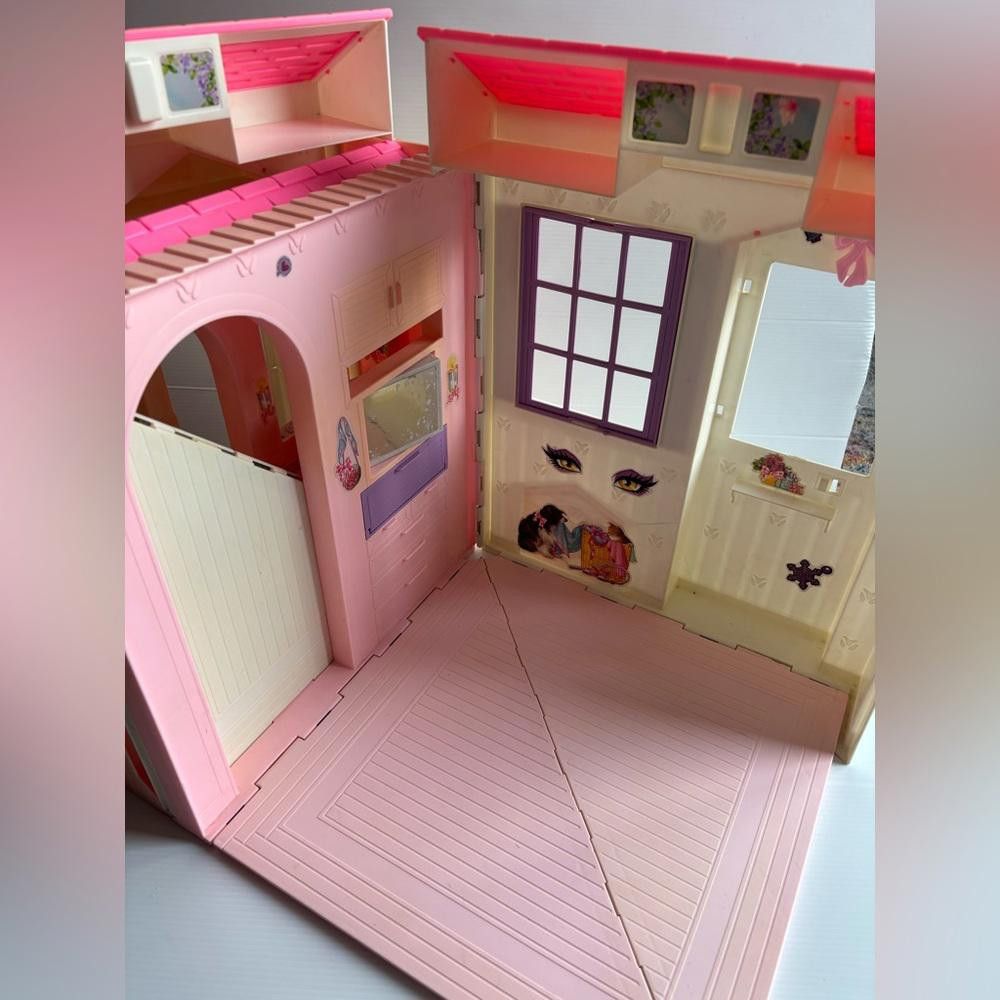 Designer Vintage 1996 Mattel Barbie Folding Portable House Size ONE SIZE - 5 Thumbnail