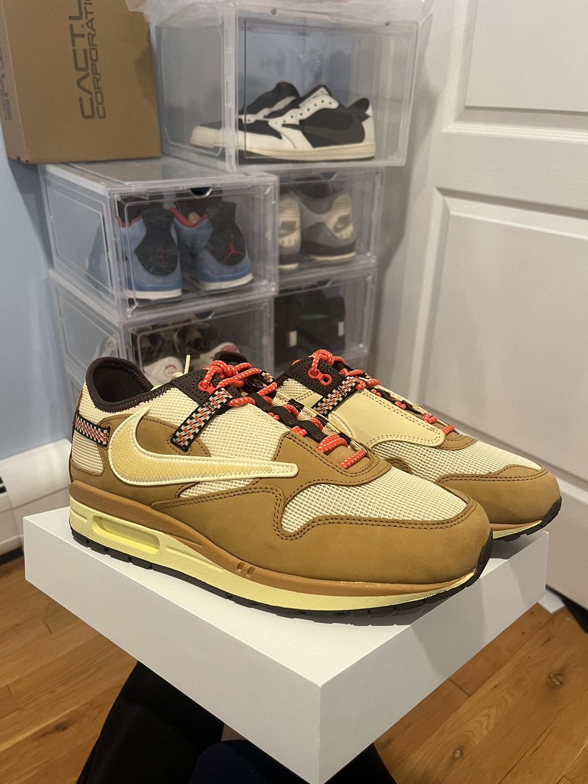 travis scott x nike air max 1 wheat