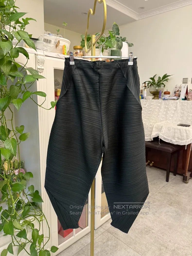 Issey Miyake Issey Miyake size:3 Horizontal Striped Top in Navy Blue Size 31" - 1 Thumbnail