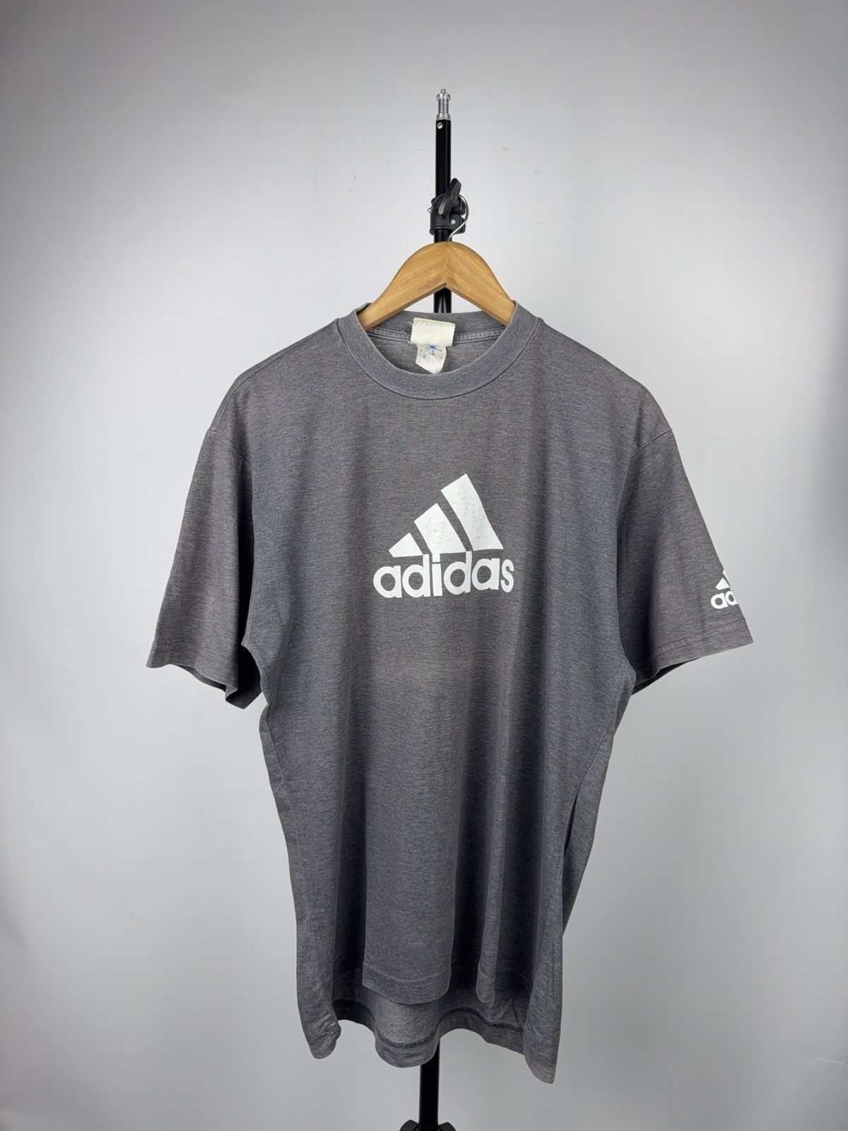 Adidas 90s Retro adidas Faded Grey Logo T-Shirt Vintage Sportswear Size US L / EU 52-54 / 3 - 1 Thumbnail