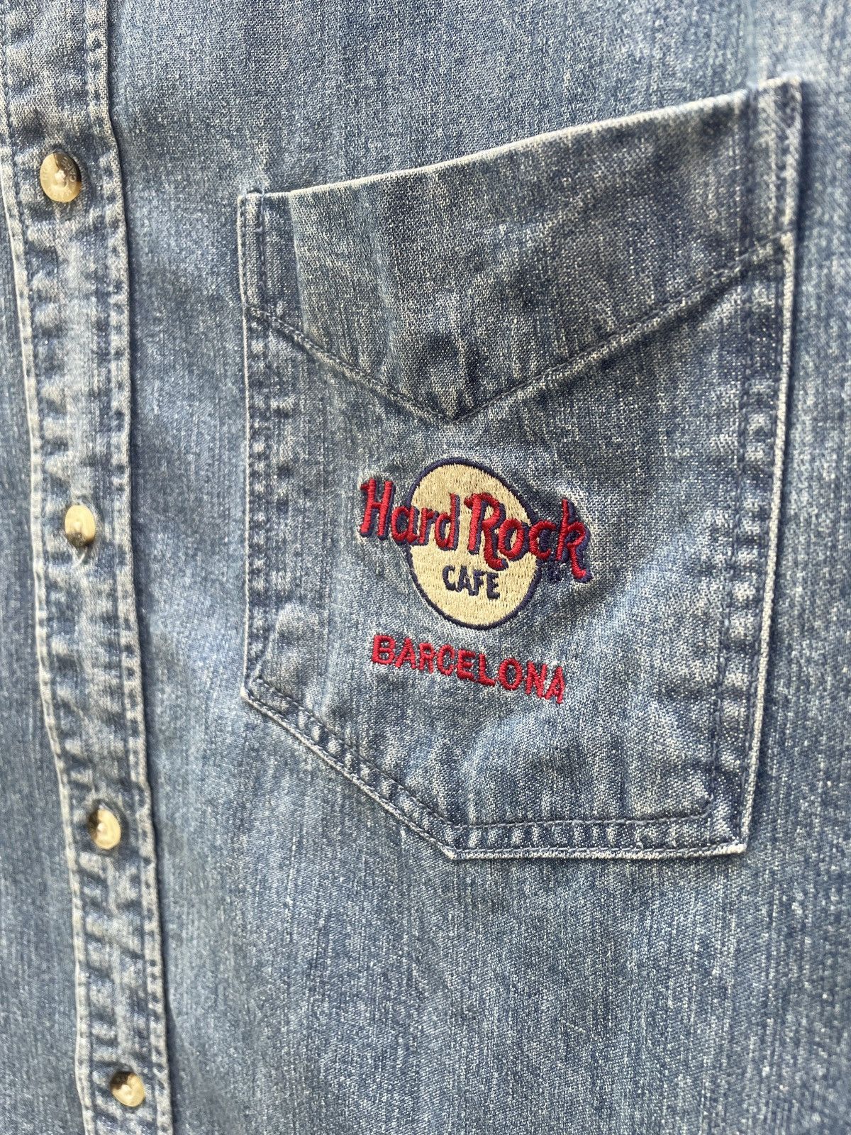 Hard Rock Cafe Custom Cropped Hard Rock Cafe denim buttonup Size US L / EU 52-54 / 3 - 4 Thumbnail