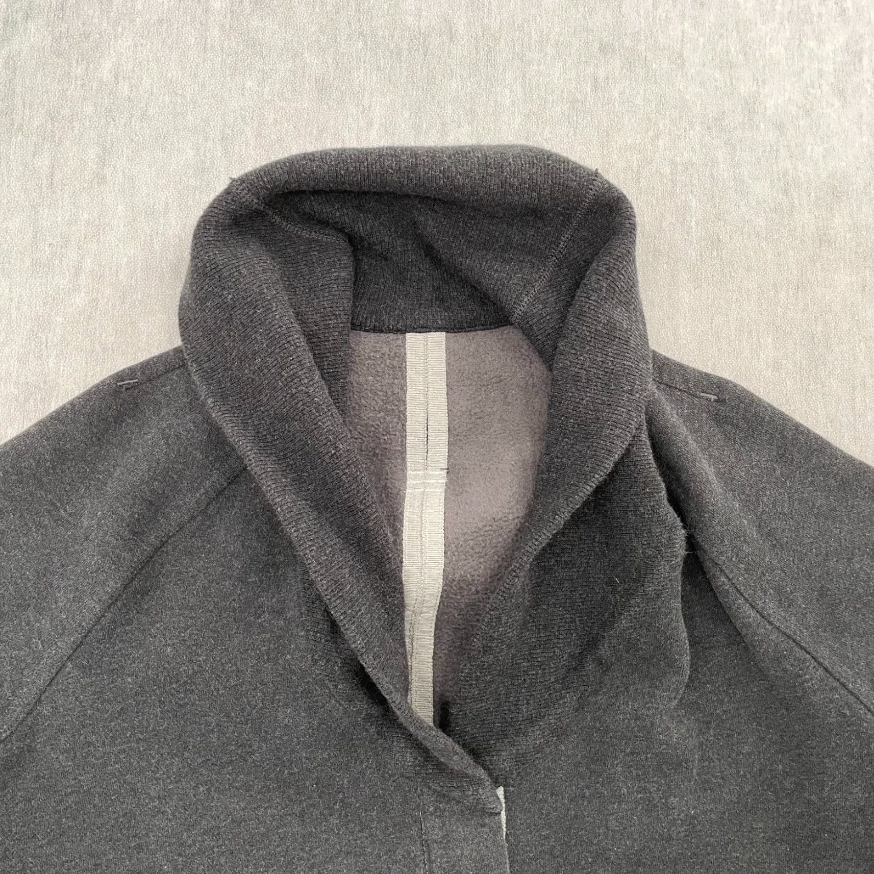 Lululemon Lululemon Jacket Womens 6 Gray Yin To My Yang Cardigan Fleece Snap Pocket Ladies Size M / US 6-8 / IT 42-44 - 2 Thumbnail