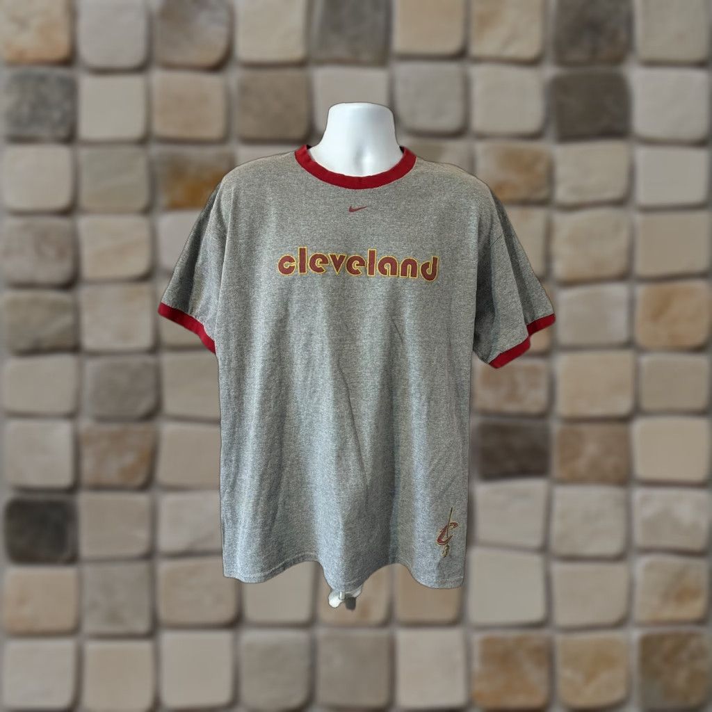 Nike VINTAGE Nike Team Cleveland Cavaliers Cavs Shirt Men Large Gray Short Sleeve Size US L / EU 52-54 / 3 - 1 Thumbnail