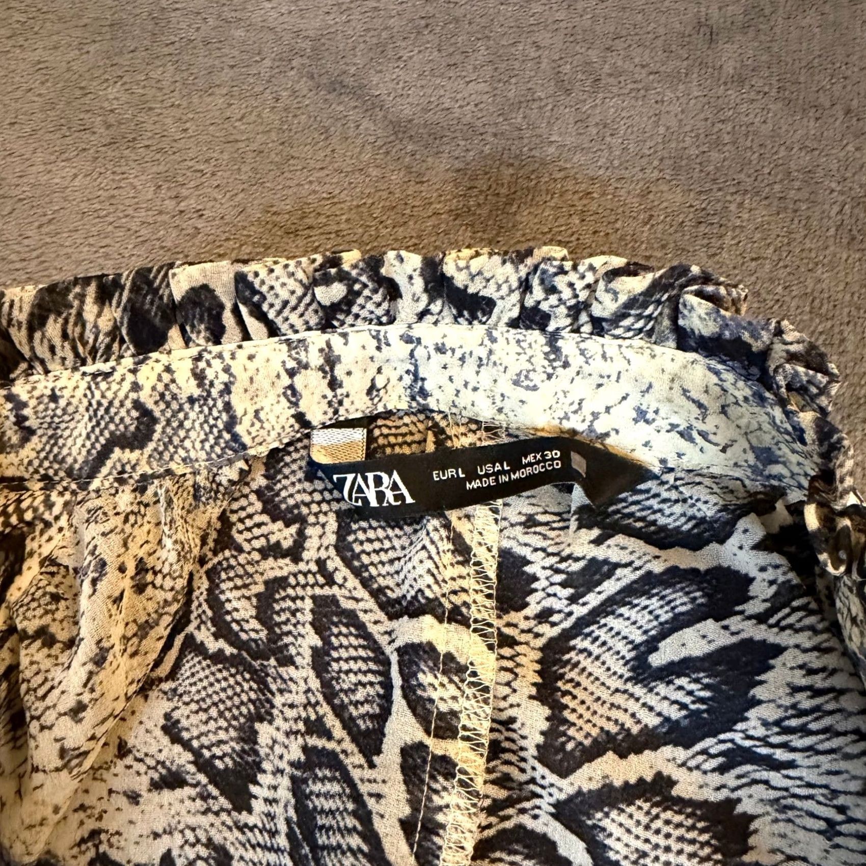 Zara Zara Blouse Womens Large Gray Multicolor Animal Print Ruffle Neck Long Sleeve Relaxed Fit Bohemian Casual Shirt Size L / US 10 / IT 46 - 2 Thumbnail